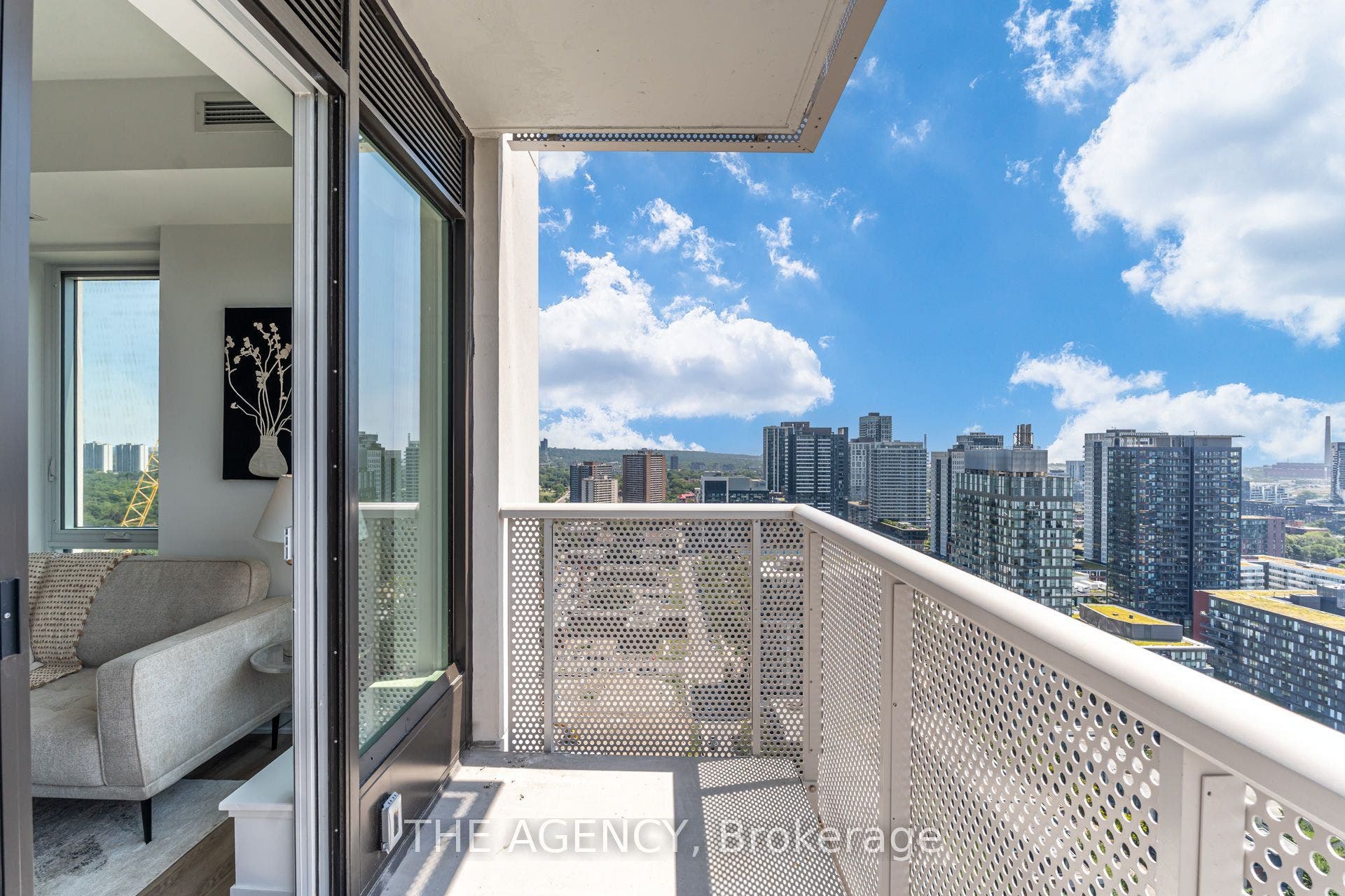 10 Oak Street, #2403, Toronto C, Toronto ON M5A 0Z1 10 Oak Street, #2403, Toronto C, Toronto ON M5A 0Z1