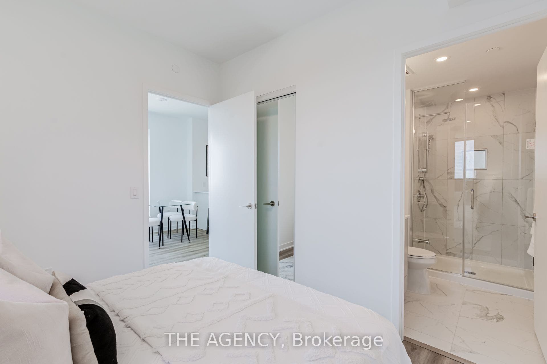 10 Oak Street, #2403, Toronto C, Toronto ON M5A 0Z1 10 Oak Street, #2403, Toronto C, Toronto ON M5A 0Z1