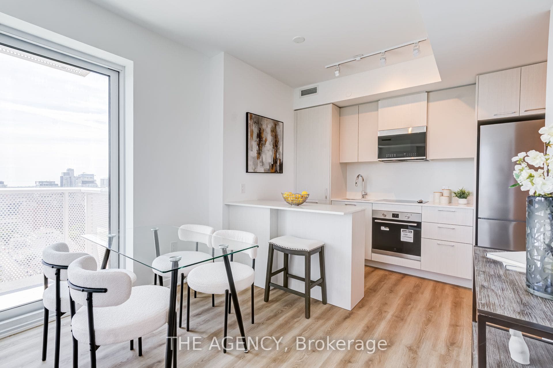 10 Oak Street, #2403, Toronto C, Toronto ON M5A 0Z1 10 Oak Street, #2403, Toronto C, Toronto ON M5A 0Z1