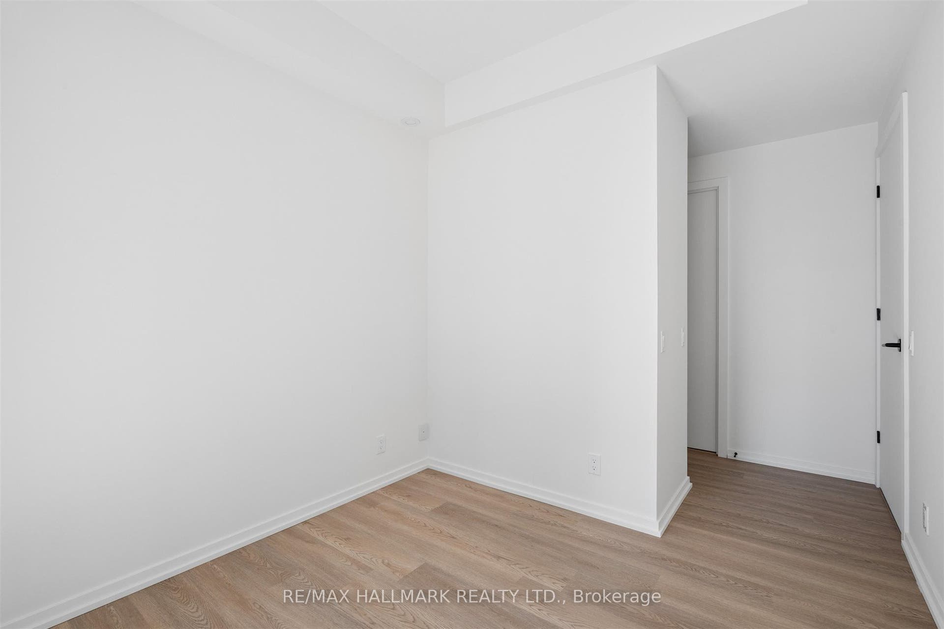 109 Erskine Avenue, #1109, Toronto C, Toronto ON M4P 0G8 109 Erskine Avenue, #1109, Toronto C, Toronto ON M4P 0G8