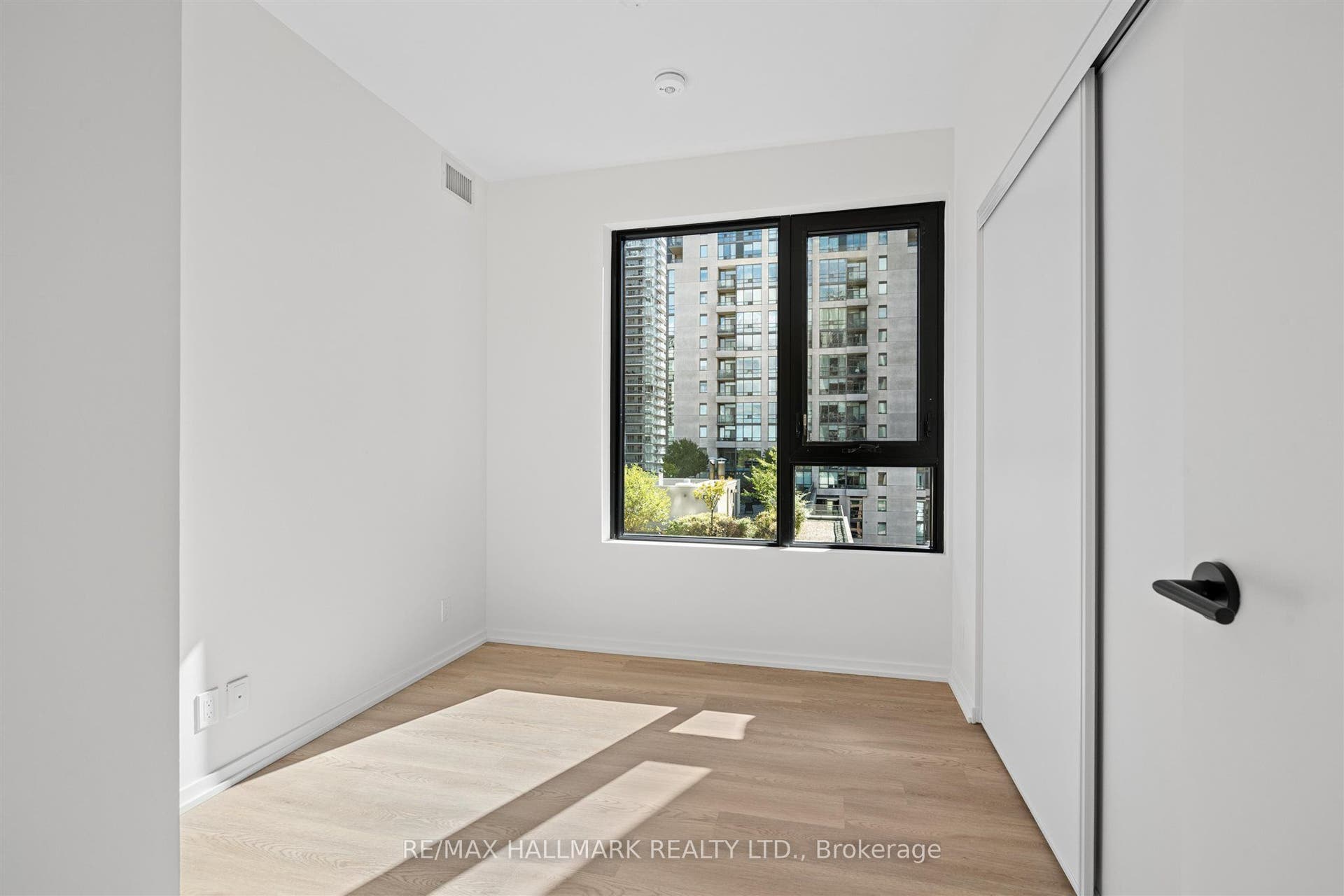 109 Erskine Avenue, #1109, Toronto C, Toronto ON M4P 0G8 109 Erskine Avenue, #1109, Toronto C, Toronto ON M4P 0G8