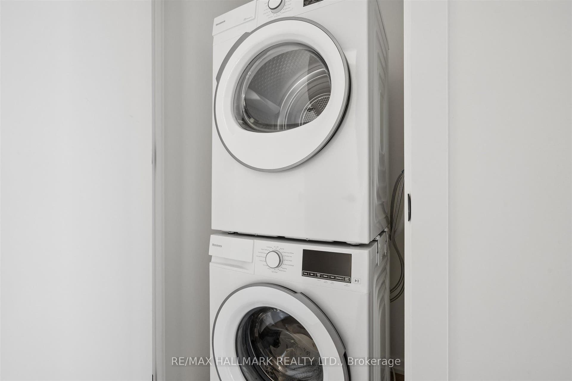 109 Erskine Avenue, #1109, Toronto C, Toronto ON M4P 0G8 109 Erskine Avenue, #1109, Toronto C, Toronto ON M4P 0G8