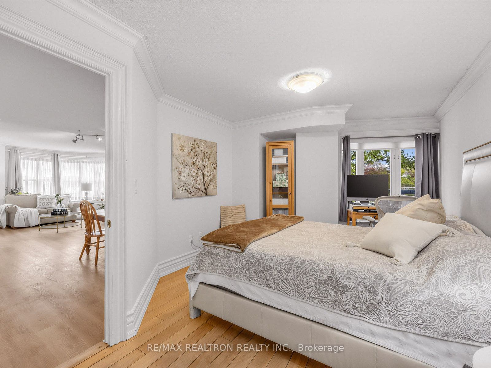 800 Spadina Road, #302, Toronto C03, Toronto C, Toronto ON M5P 3N2 800 Spadina Road, #302, Toronto C03, Toronto C, Toronto ON M5P 3N2