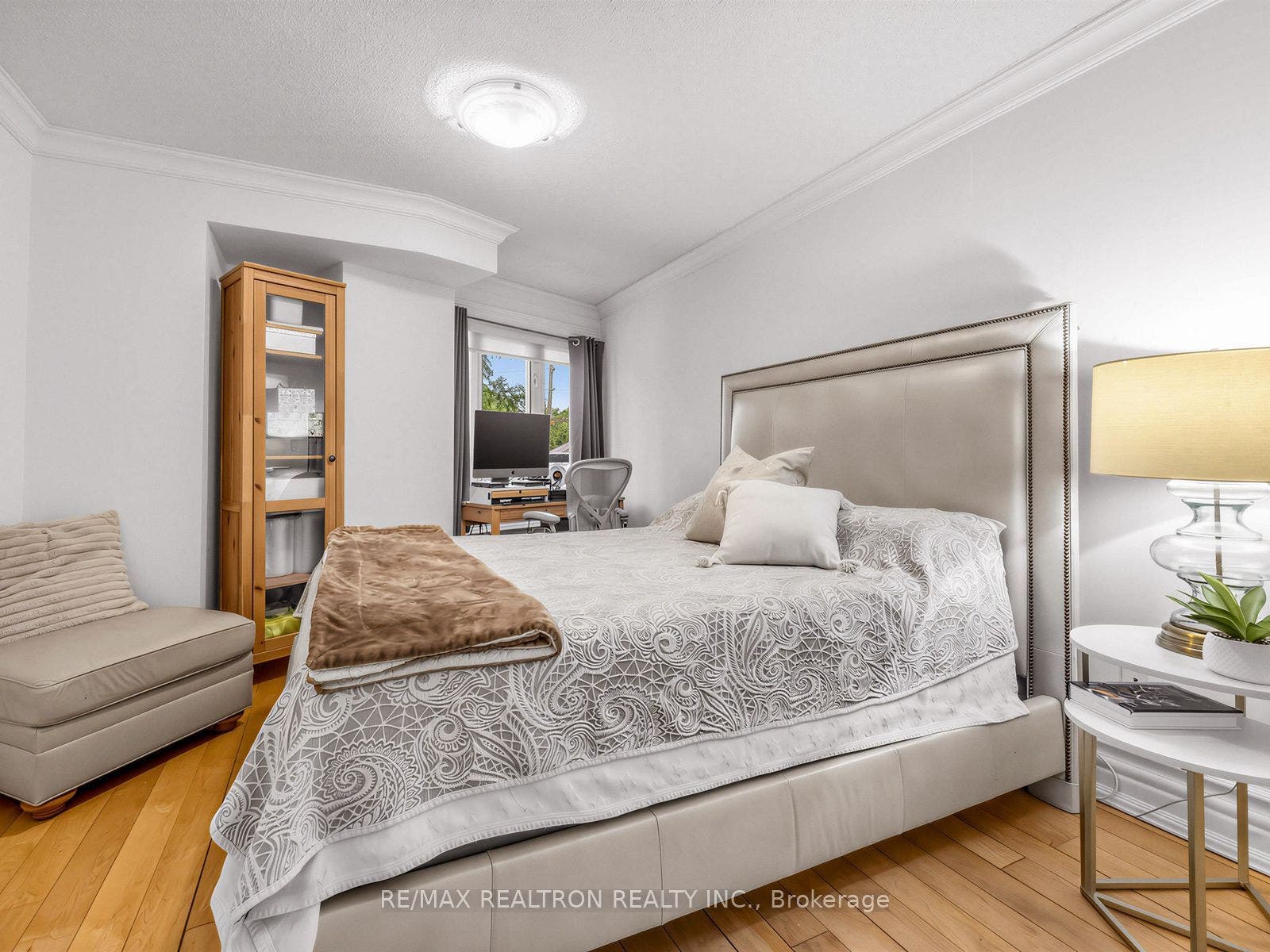 800 Spadina Road, #302, Toronto C03, Toronto C, Toronto ON M5P 3N2 800 Spadina Road, #302, Toronto C03, Toronto C, Toronto ON M5P 3N2