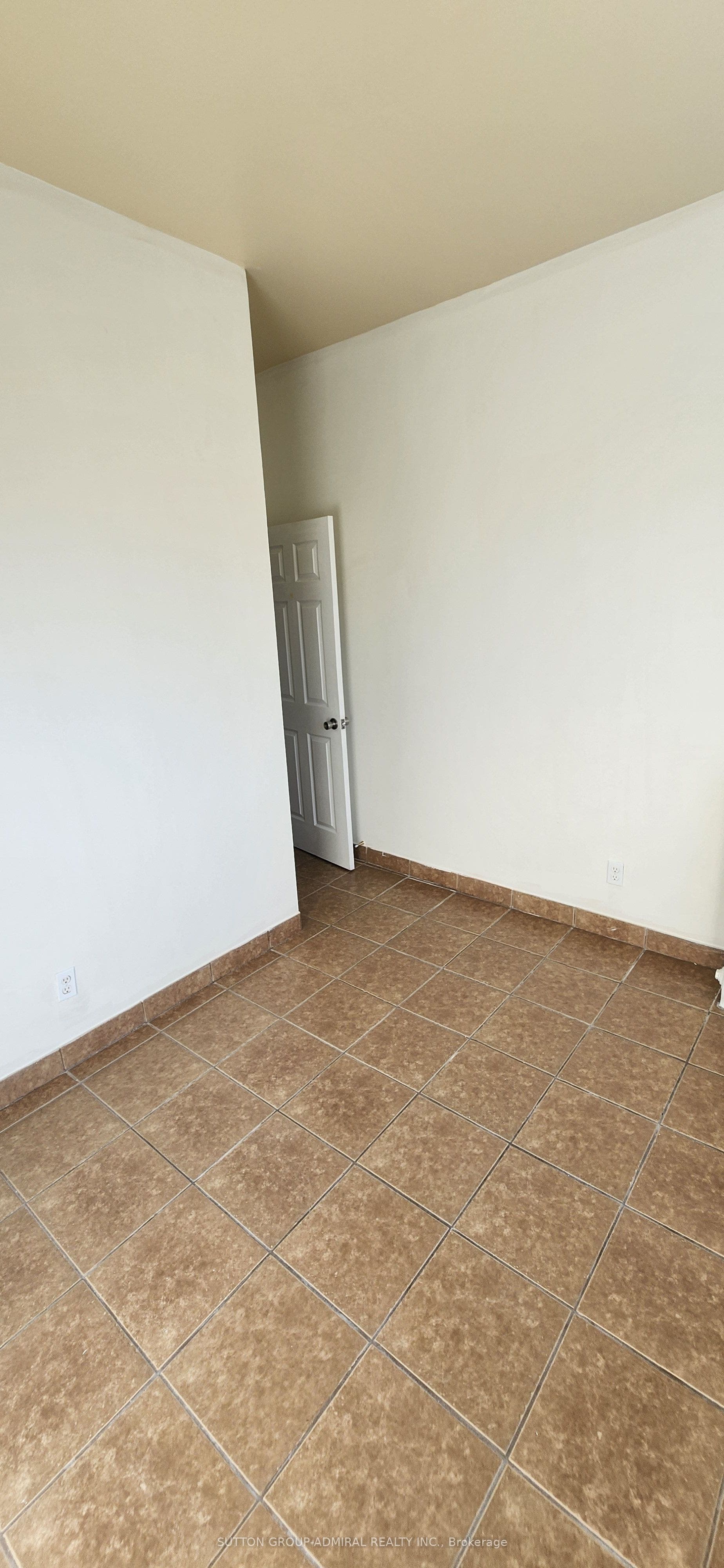 1040A St Clair Avenue, #Upper 1, Toronto C, Toronto ON M6E 1A5 1040A St Clair Avenue, #Upper 1, Toronto C, Toronto ON M6E 1A5
