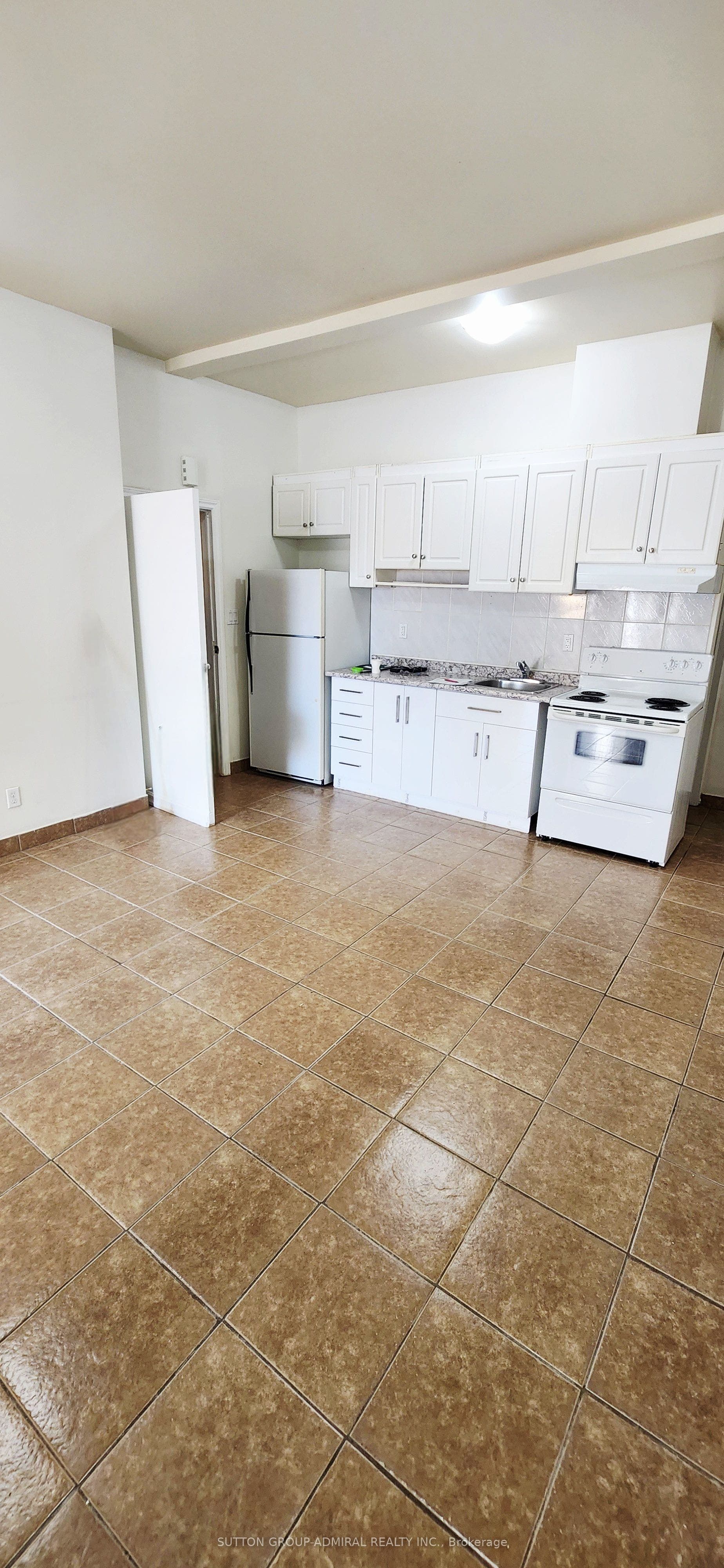 1040A St Clair Avenue, #Upper 1, Toronto C, Toronto ON M6E 1A5 1040A St Clair Avenue, #Upper 1, Toronto C, Toronto ON M6E 1A5