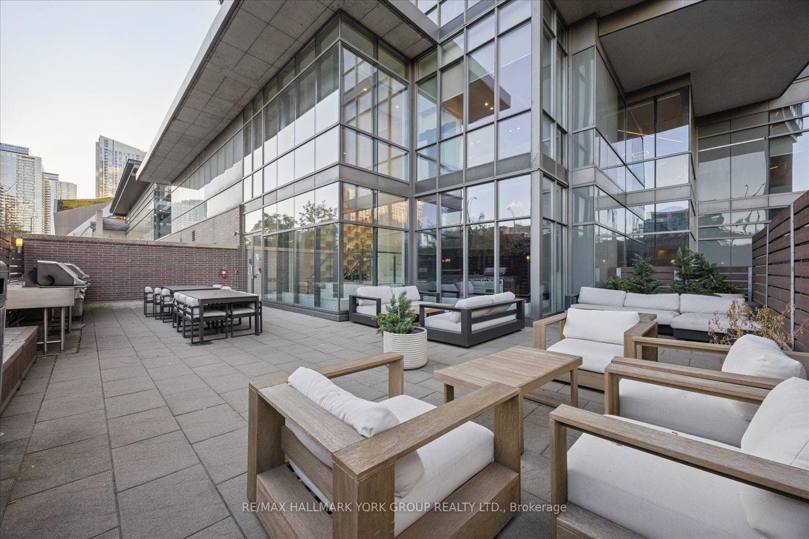 11 Brunel Court, #1612, Toronto C, Toronto ON M5V 3Y3 11 Brunel Court, #1612, Toronto C, Toronto ON M5V 3Y3