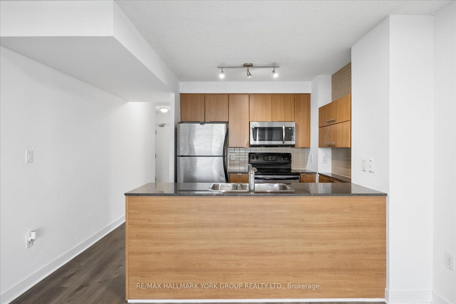 11 Brunel Court, #1612, Toronto C, Toronto ON M5V 3Y3 11 Brunel Court, #1612, Toronto C, Toronto ON M5V 3Y3