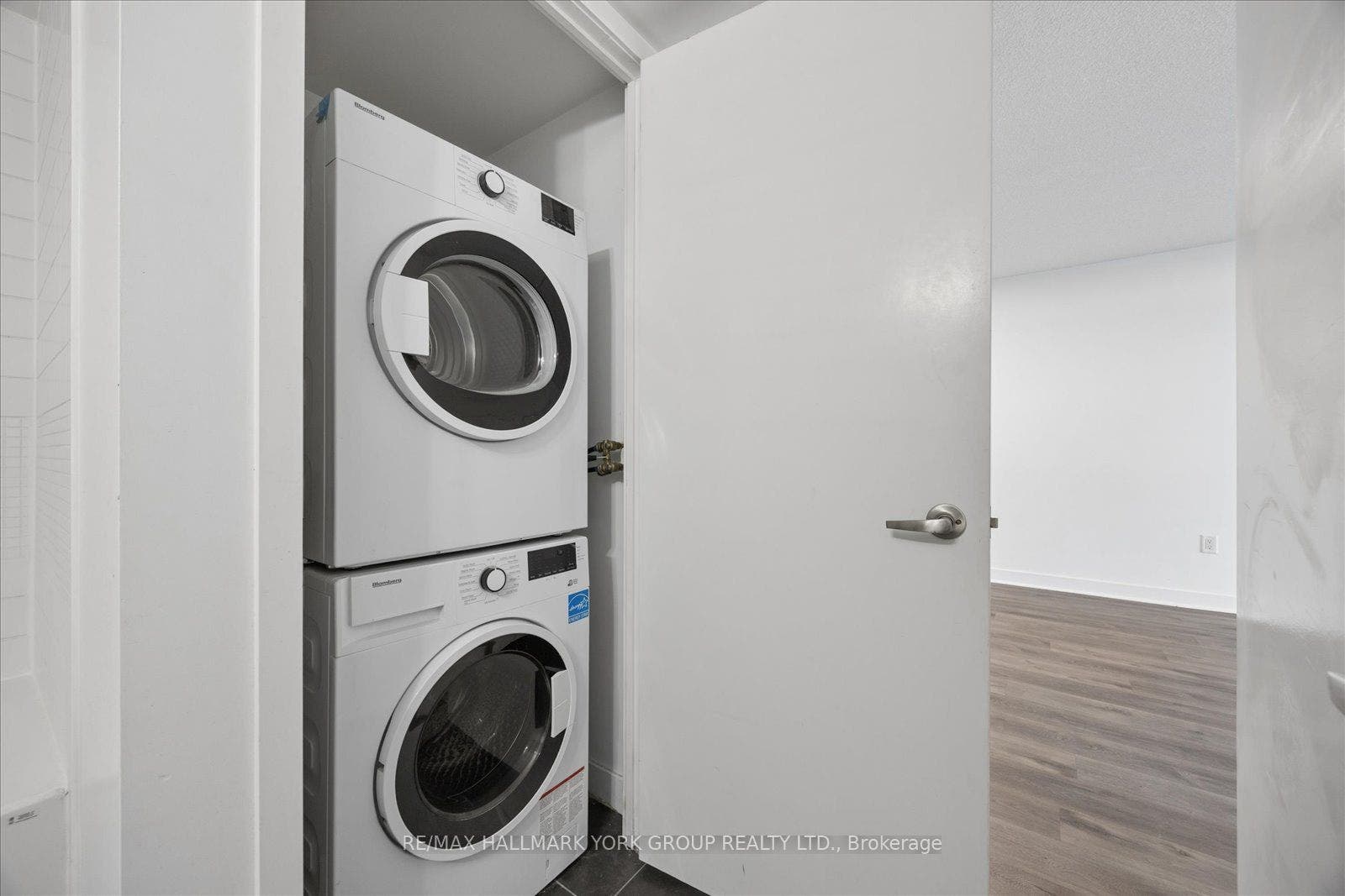 11 Brunel Court, #1612, Toronto C, Toronto ON M5V 3Y3 11 Brunel Court, #1612, Toronto C, Toronto ON M5V 3Y3