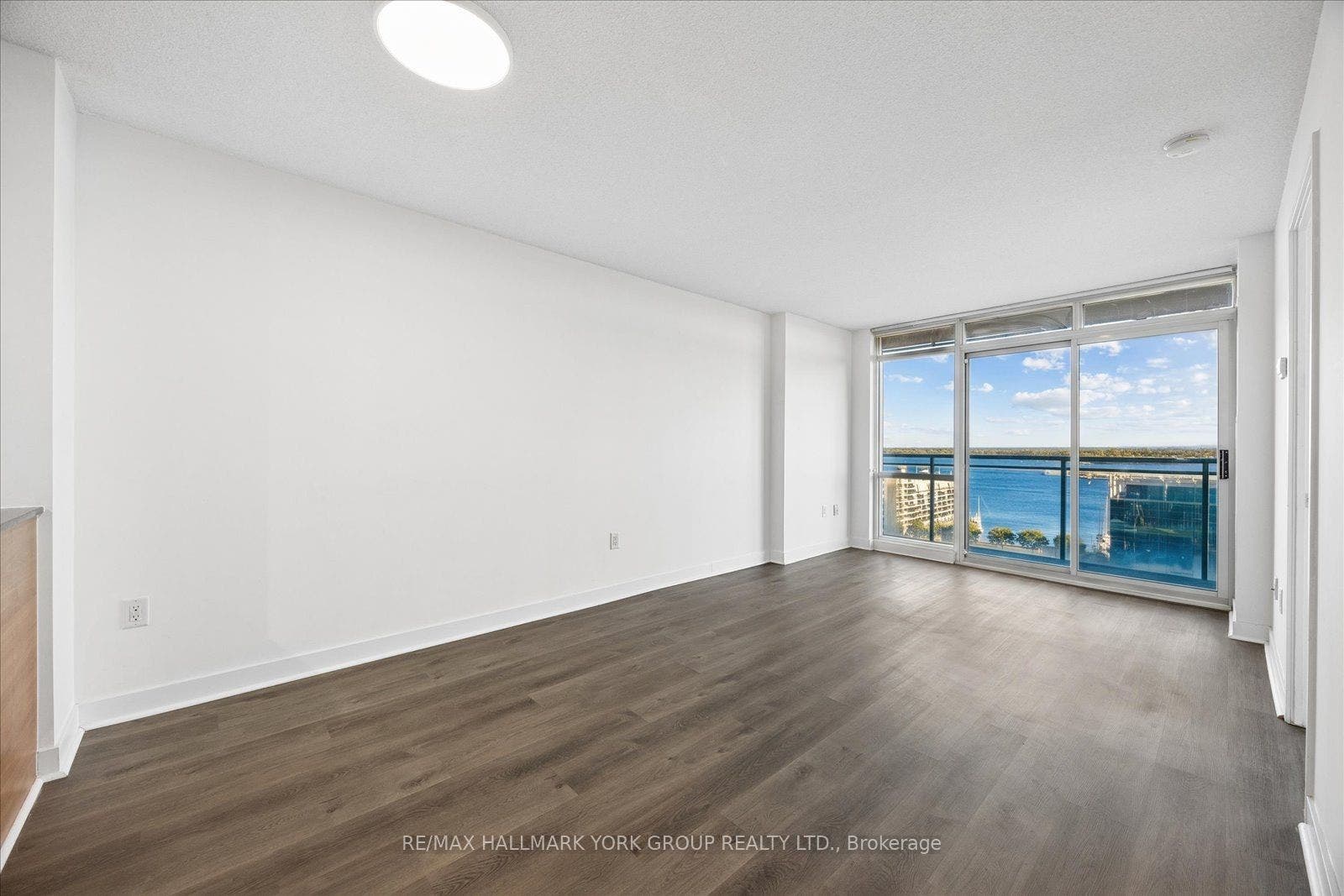 11 Brunel Court, #1612, Toronto C, Toronto ON M5V 3Y3 11 Brunel Court, #1612, Toronto C, Toronto ON M5V 3Y3
