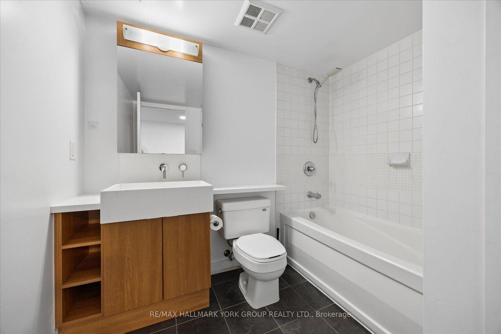 11 Brunel Court, #1612, Toronto C, Toronto ON M5V 3Y3 11 Brunel Court, #1612, Toronto C, Toronto ON M5V 3Y3
