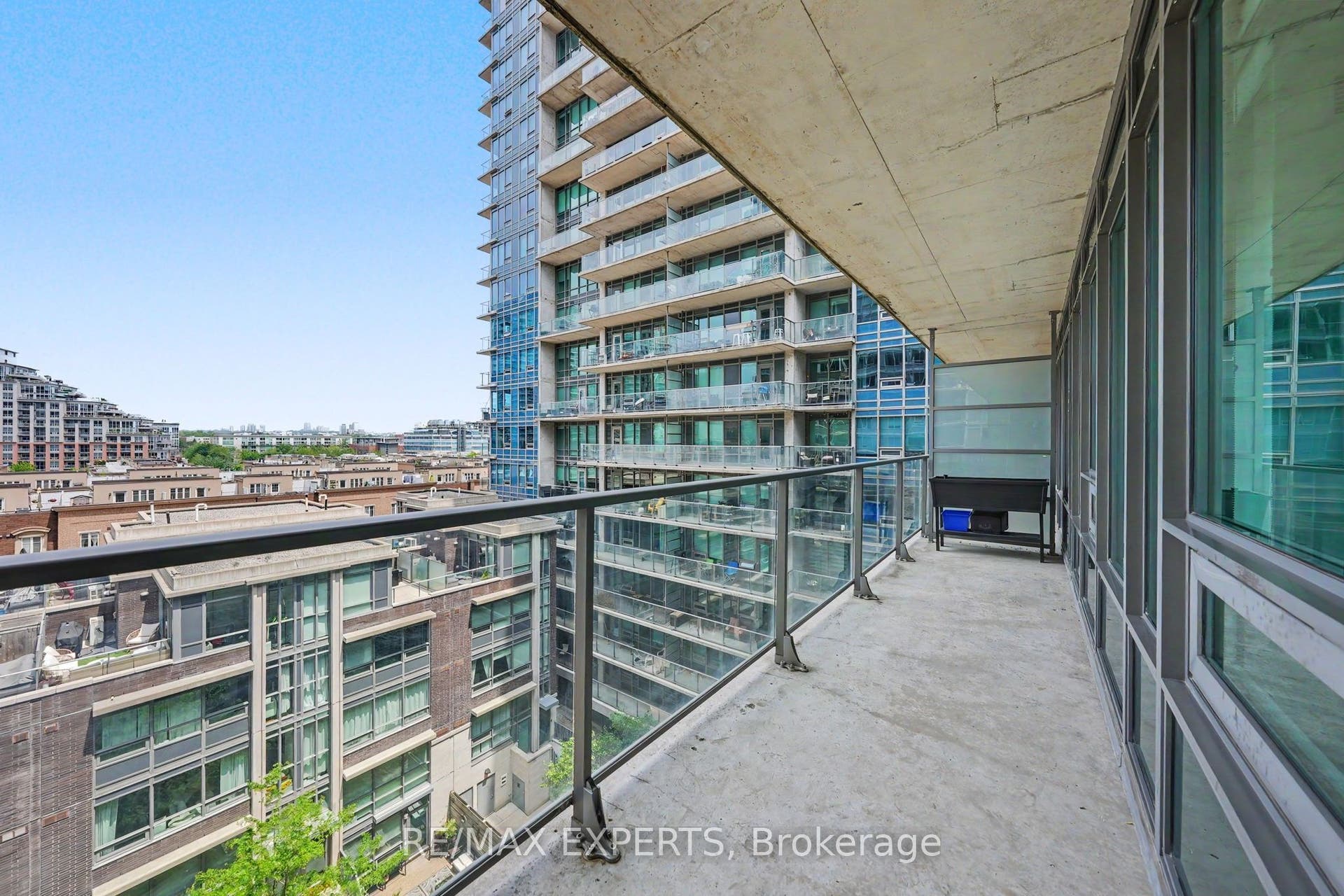 55 East Liberty Street, #715, Toronto C, Toronto ON M6K 3P9 Expansive Balcony