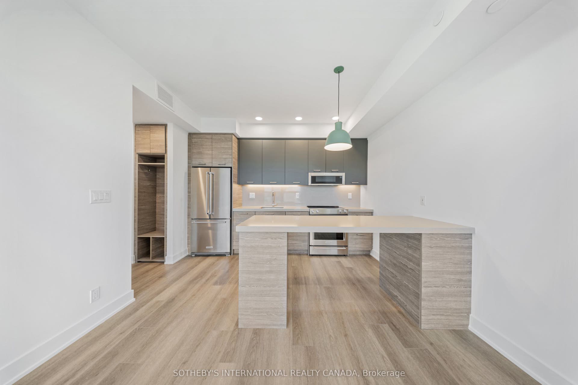 484 Spadina Avenue, #404, Toronto C, Toronto ON M5S 0E4 484 Spadina Avenue, #404, Toronto C, Toronto ON M5S 0E4