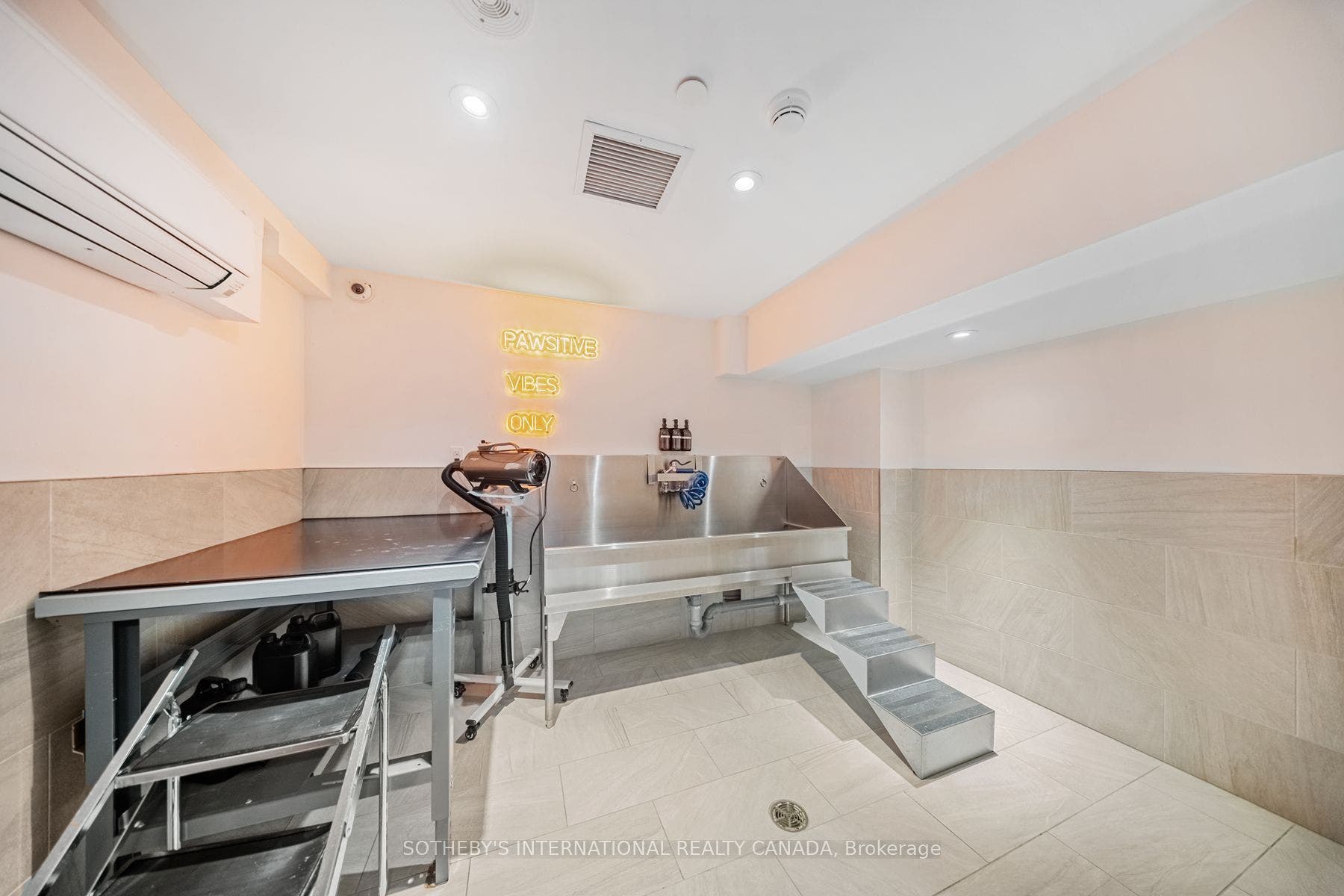 484 Spadina Avenue, #404, Toronto C, Toronto ON M5S 0E4 484 Spadina Avenue, #404, Toronto C, Toronto ON M5S 0E4