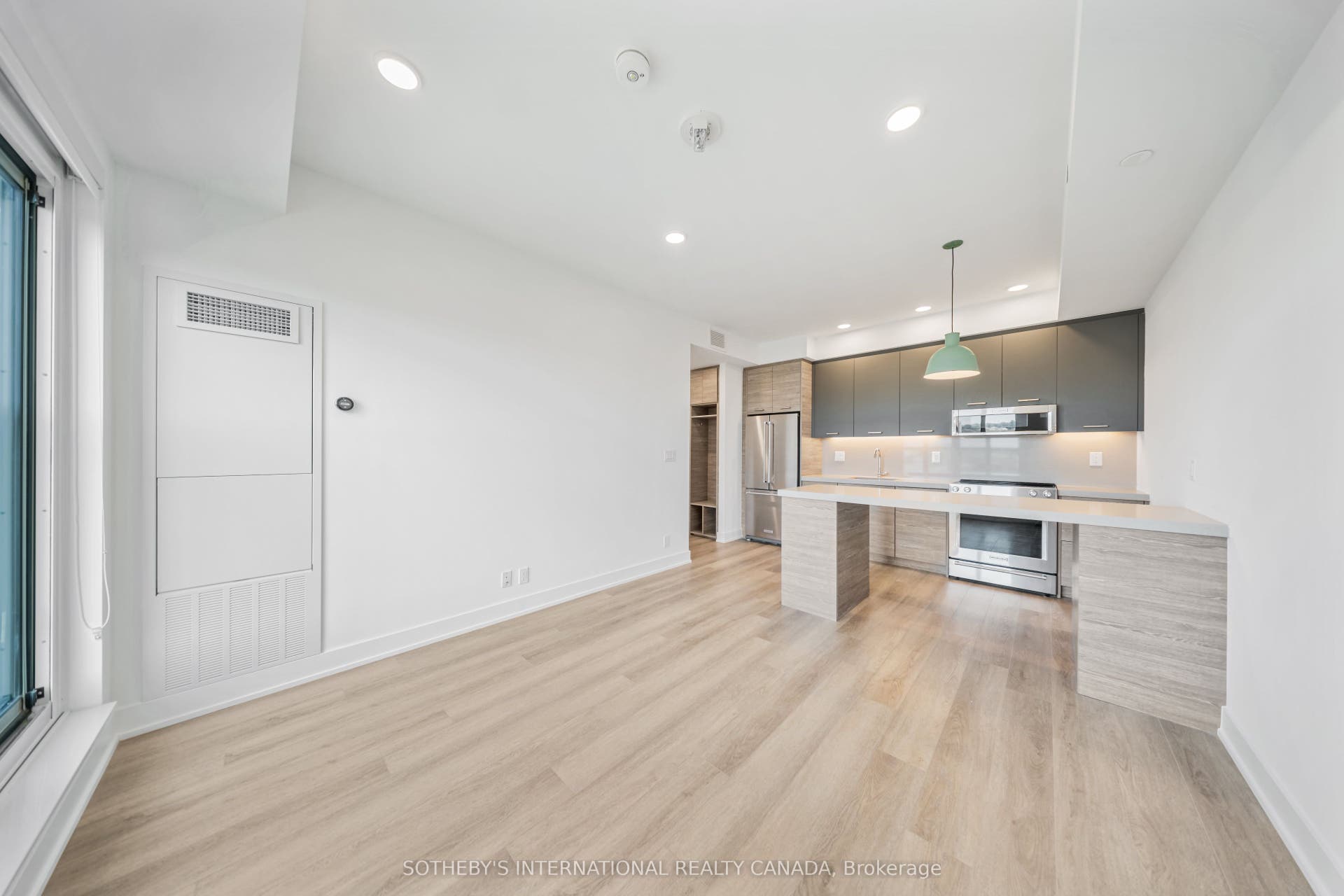 484 Spadina Avenue, #404, Toronto C, Toronto ON M5S 0E4 484 Spadina Avenue, #404, Toronto C, Toronto ON M5S 0E4