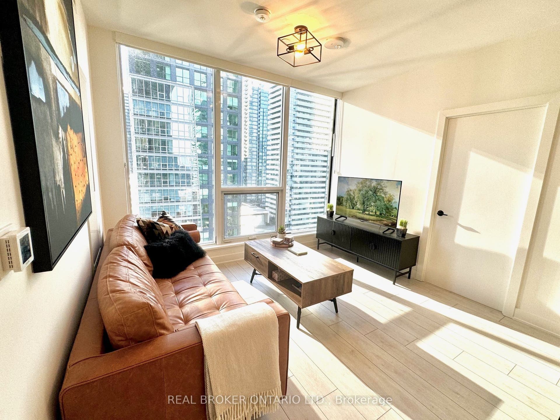 15 Mercer Street, #13, Toronto C, Toronto ON M5V 1H2