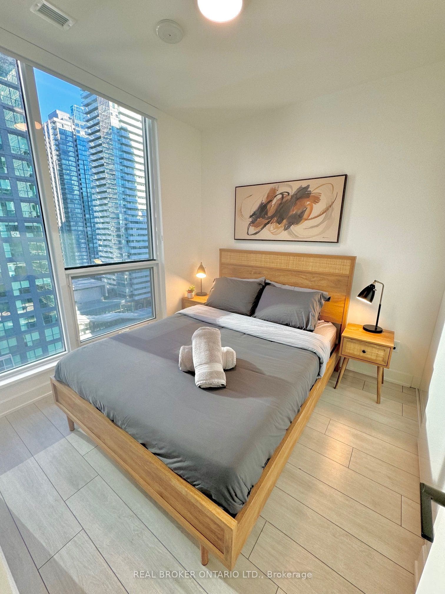 15 Mercer Street, #13, Toronto C, Toronto ON M5V 1H2