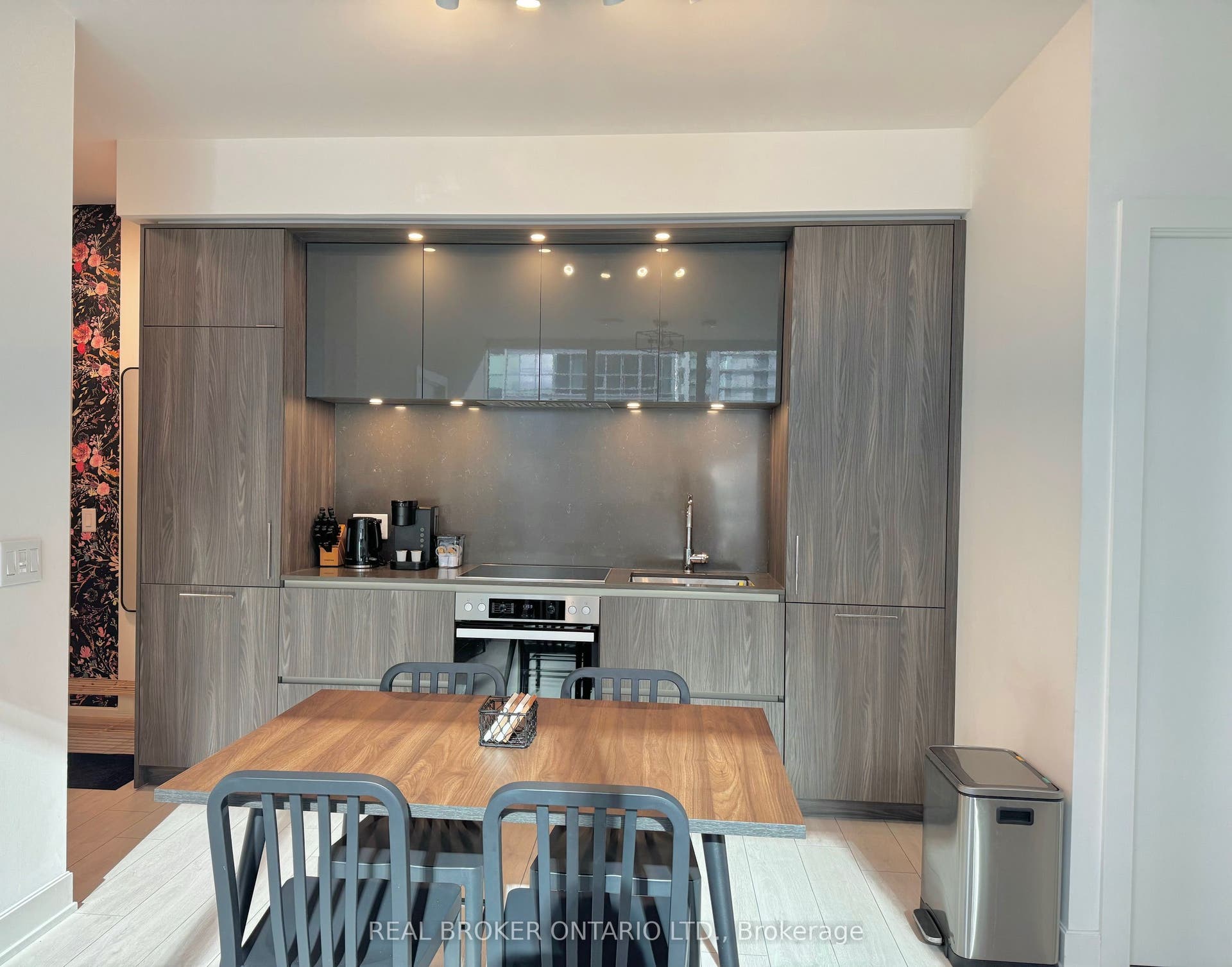 15 Mercer Street, #13, Toronto C, Toronto ON M5V 1H2