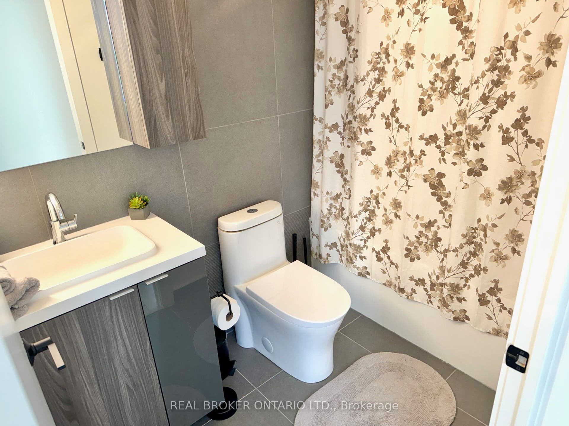 15 Mercer Street, #13, Toronto C, Toronto ON M5V 1H2