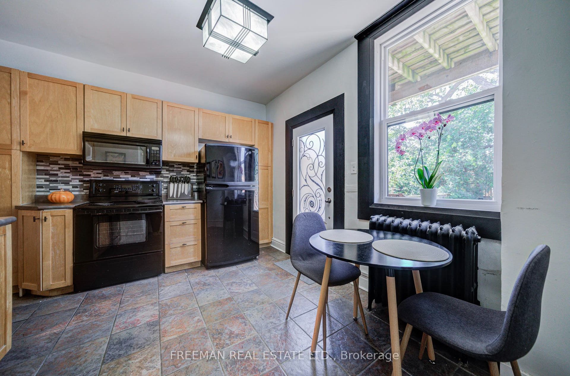 468 Markham Street, Toronto C, Toronto ON M6G 2L3
