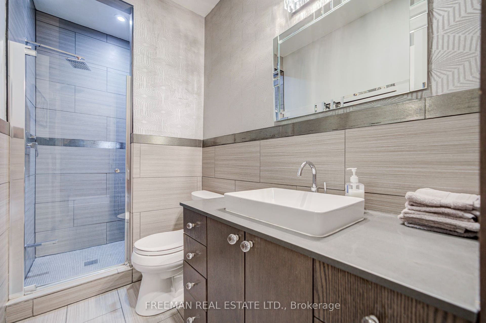 468 Markham Street, Toronto C, Toronto ON M6G 2L3