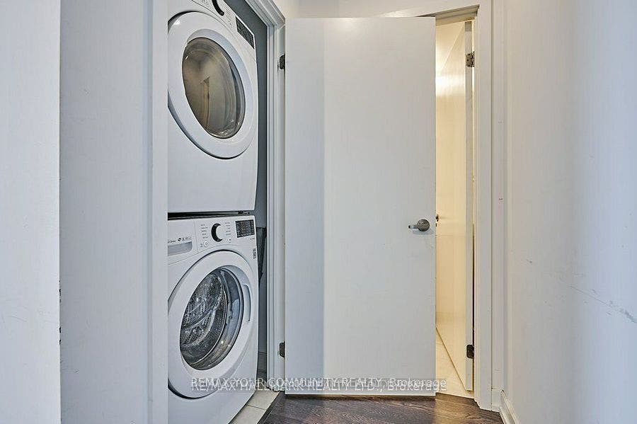 20 Tubman Avenue, #2512, Toronto C, Toronto ON M5A 0M5