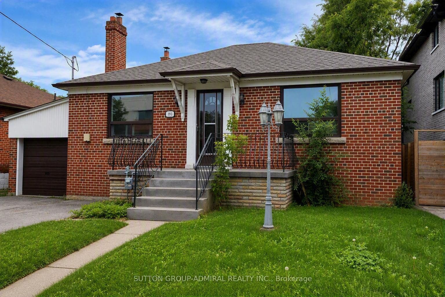 493 Hounslow Avenue, Toronto C, Toronto ON M2R 1J1 493 Hounslow Avenue, Toronto C, Toronto ON M2R 1J1