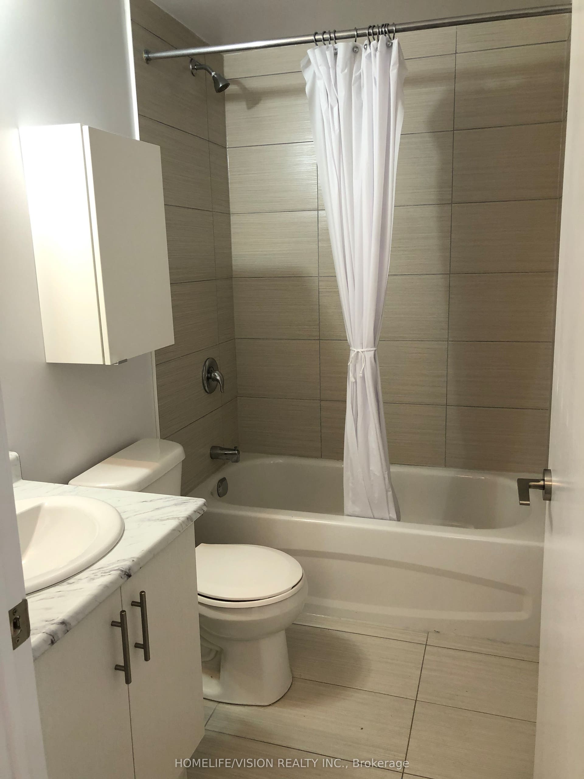 377 Church Street, #202, Toronto C, Toronto ON M5B 1Z9