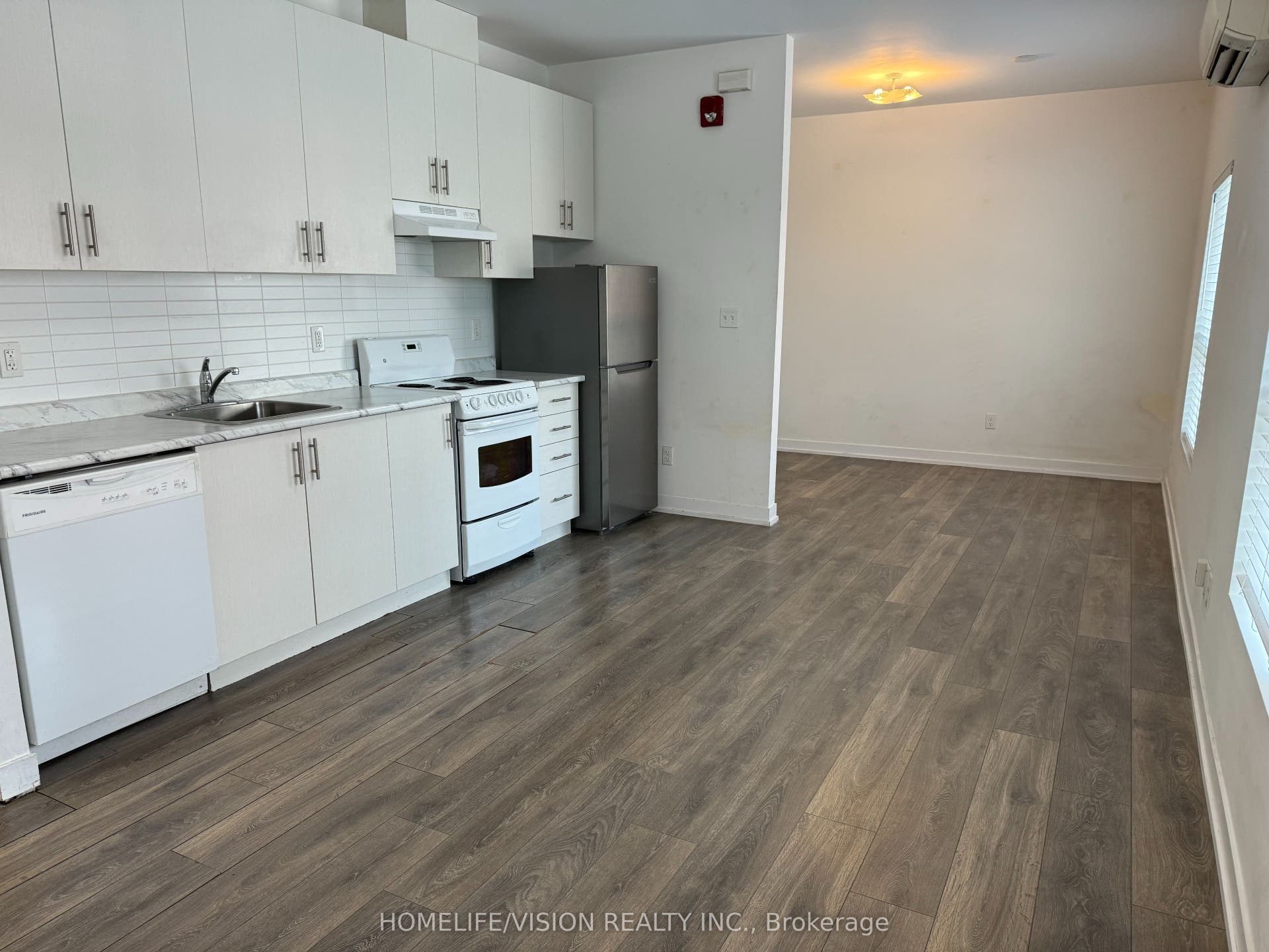 377 Church Street, #202, Toronto C, Toronto ON M5B 1Z9