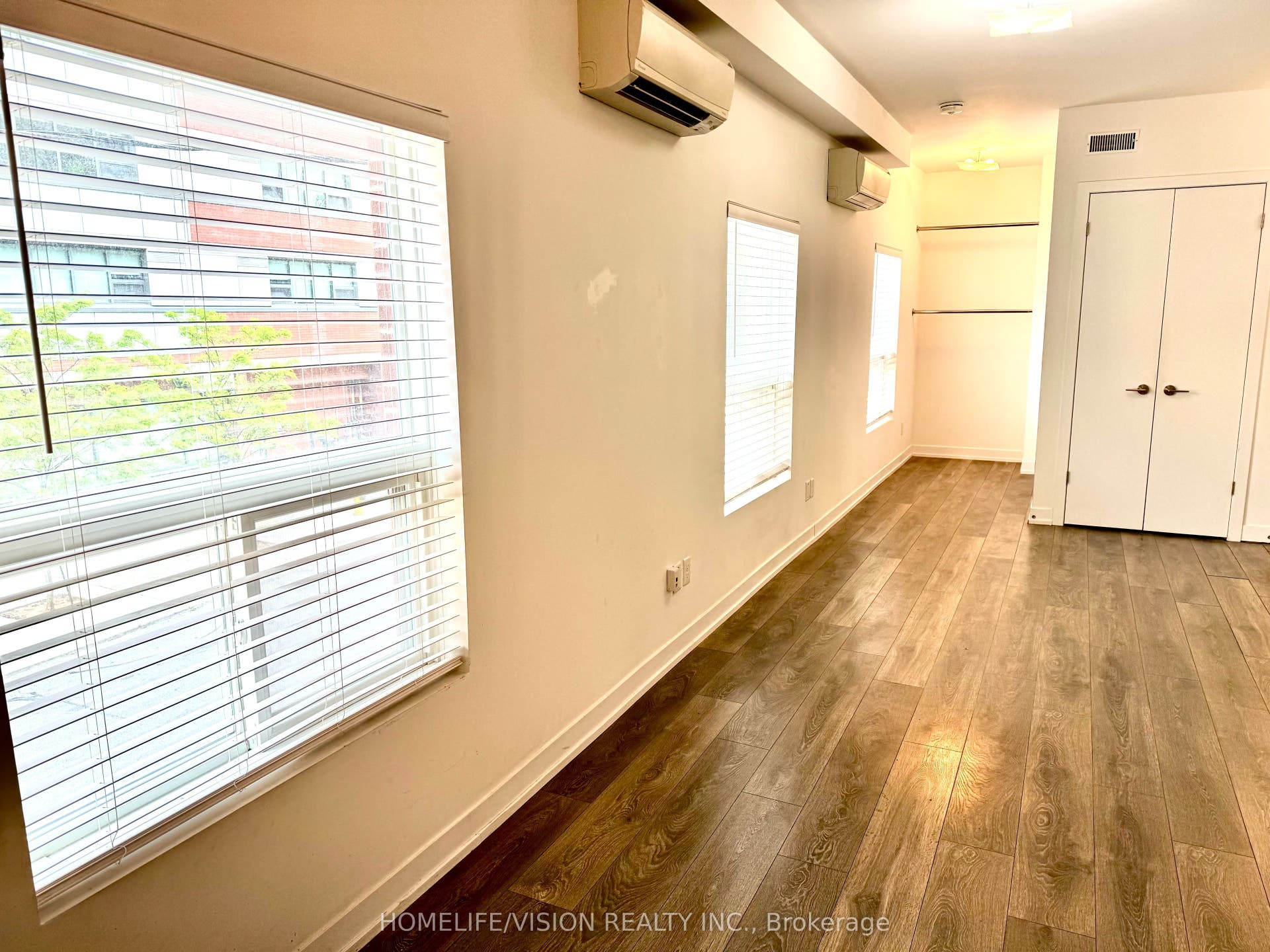 377 Church Street, #202, Toronto C, Toronto ON M5B 1Z9