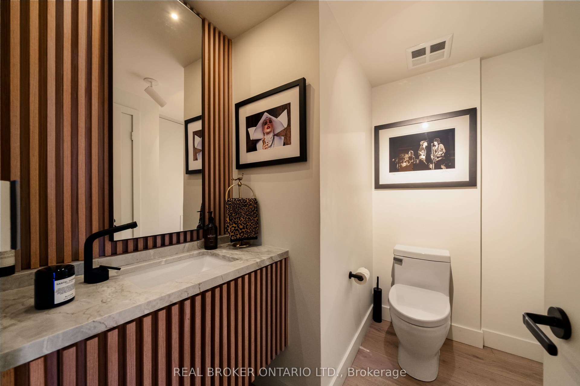 168 King Street E, #1604, Toronto C08, Toronto C, Toronto ON M5A 4S4 168 King Street E, #1604, Toronto C08, Toronto C, Toronto ON M5A 4S4