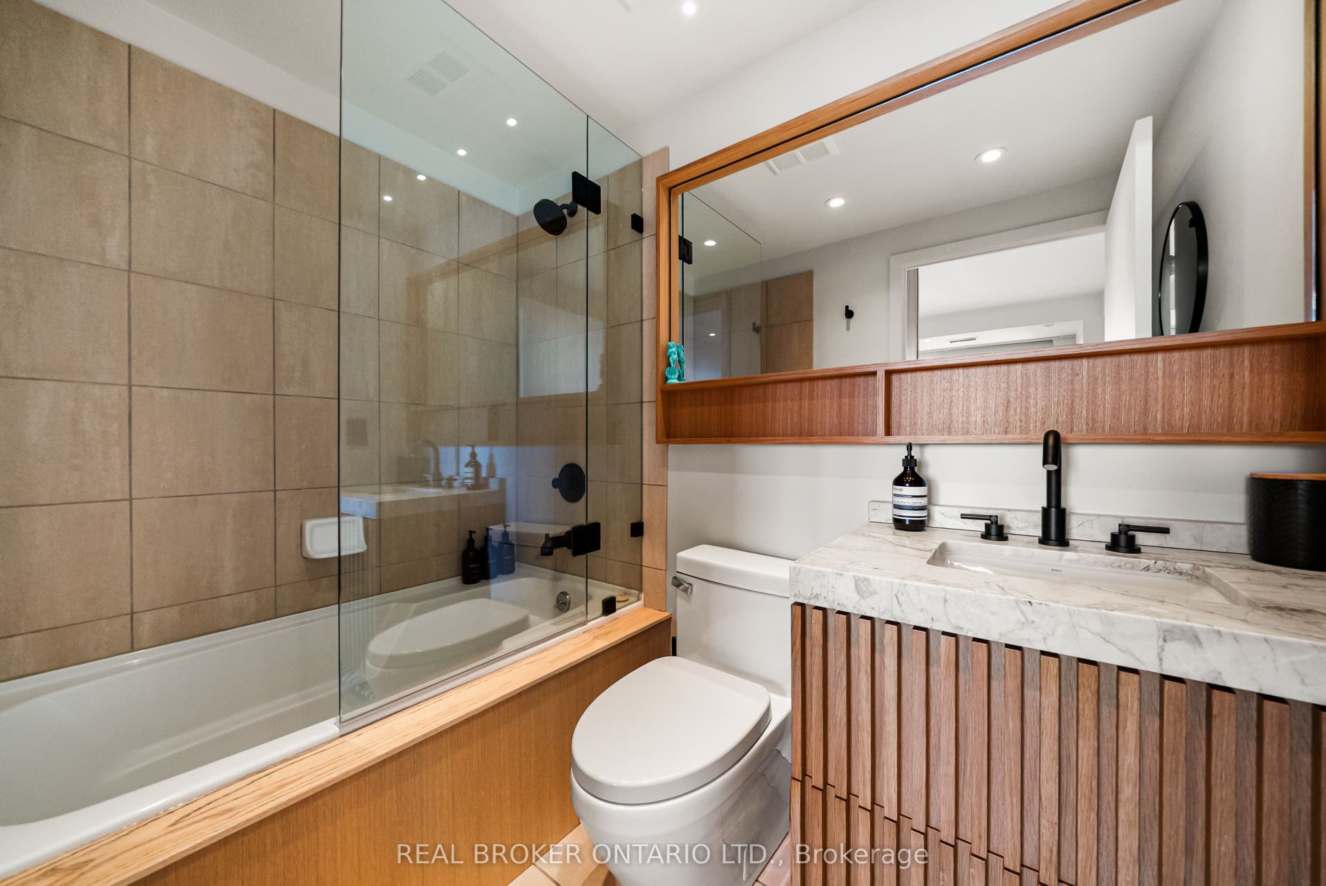 168 King Street E, #1604, Toronto C08, Toronto C, Toronto ON M5A 4S4 168 King Street E, #1604, Toronto C08, Toronto C, Toronto ON M5A 4S4