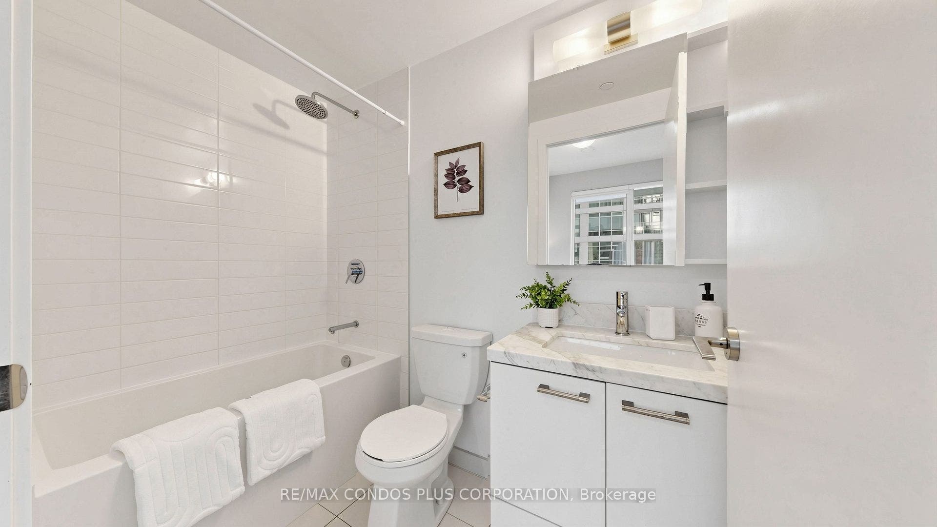 2221 Yonge Street, #506, Toronto C, Toronto ON M4S 0B8