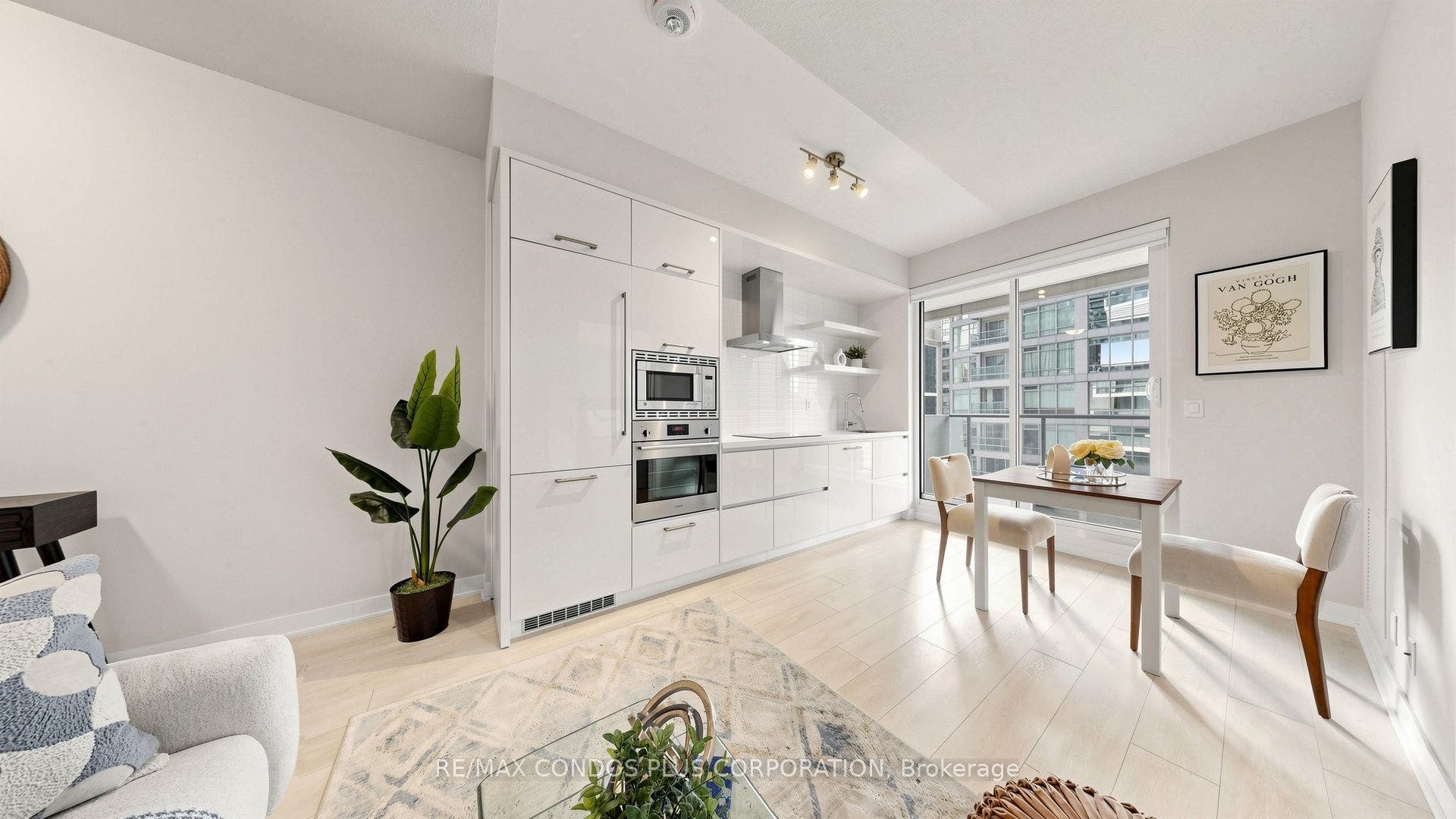 2221 Yonge Street, #506, Toronto C, Toronto ON M4S 0B8