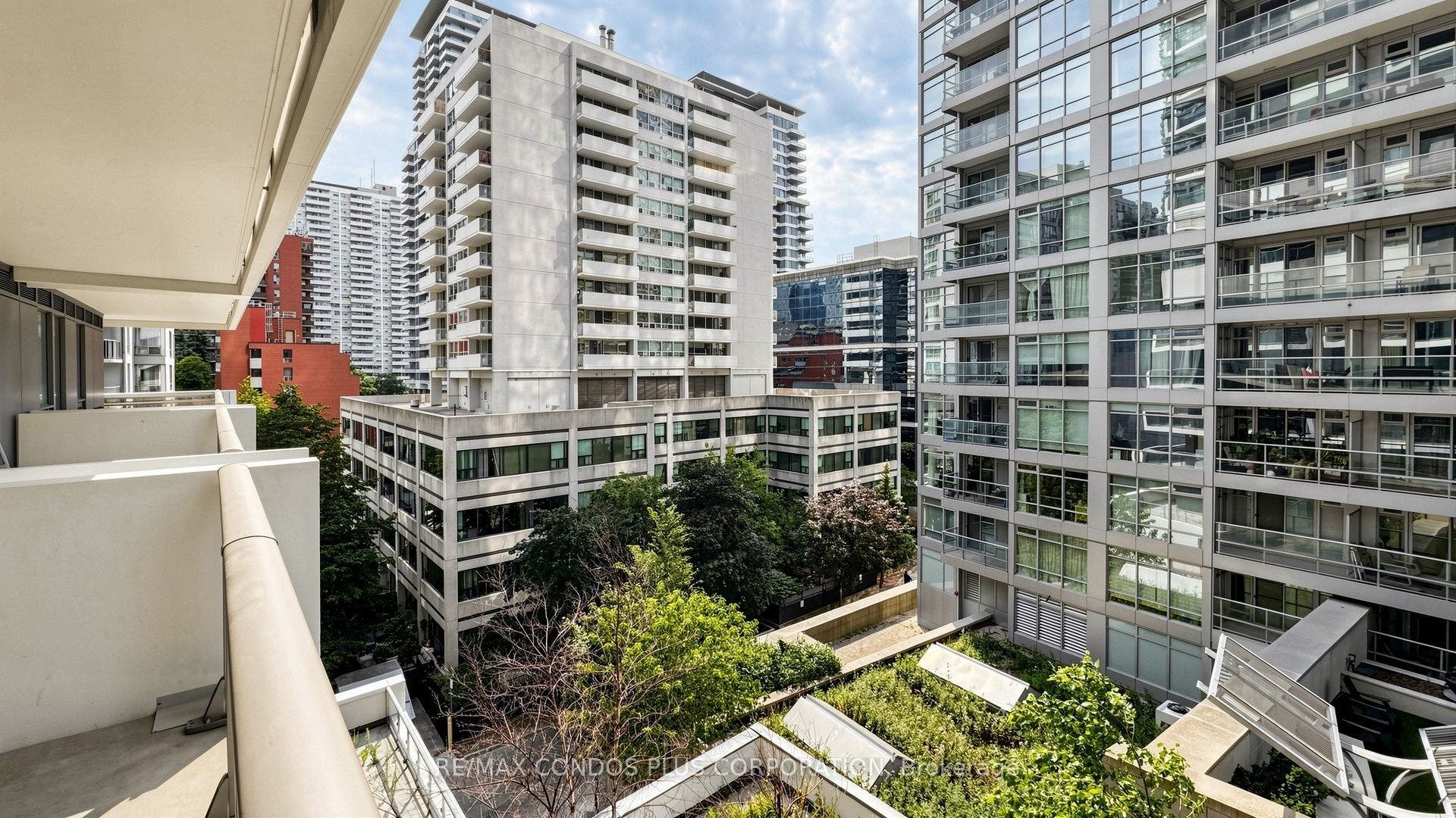 2221 Yonge Street, #506, Toronto C, Toronto ON M4S 0B8