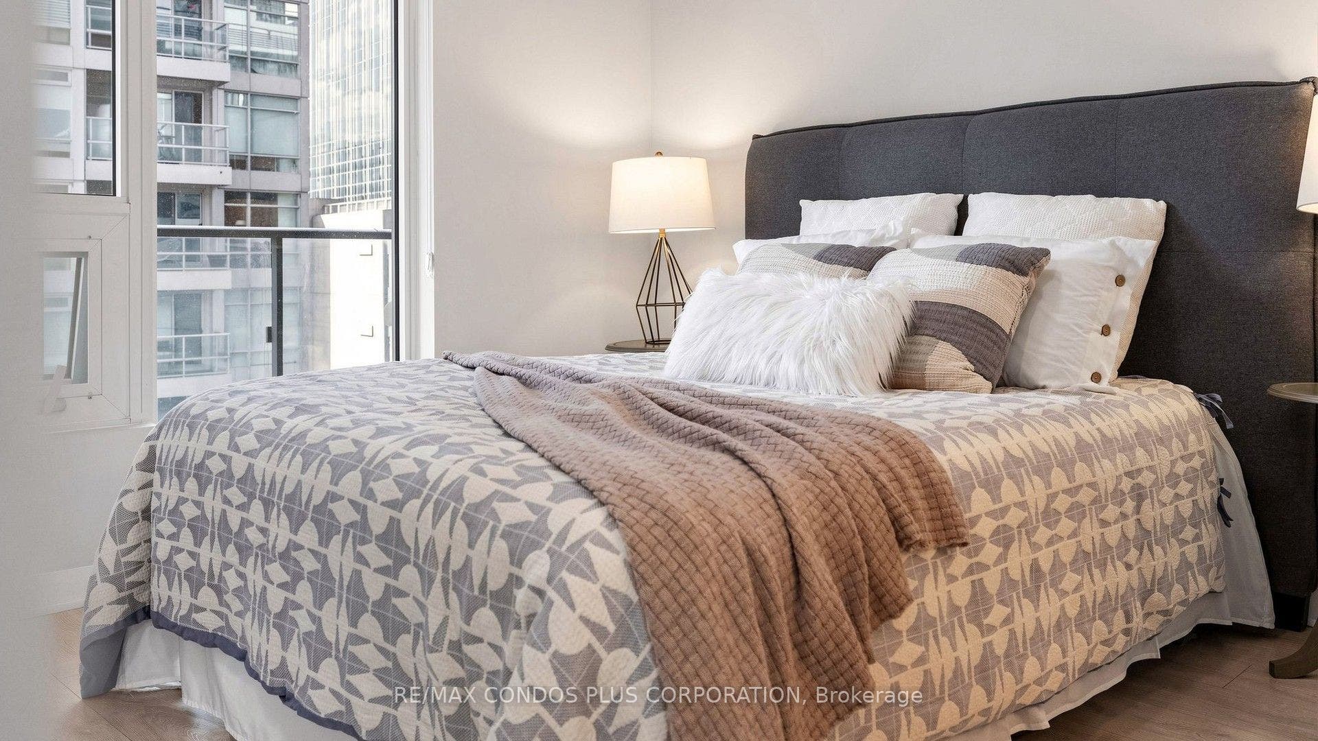 2221 Yonge Street, #506, Toronto C, Toronto ON M4S 0B8