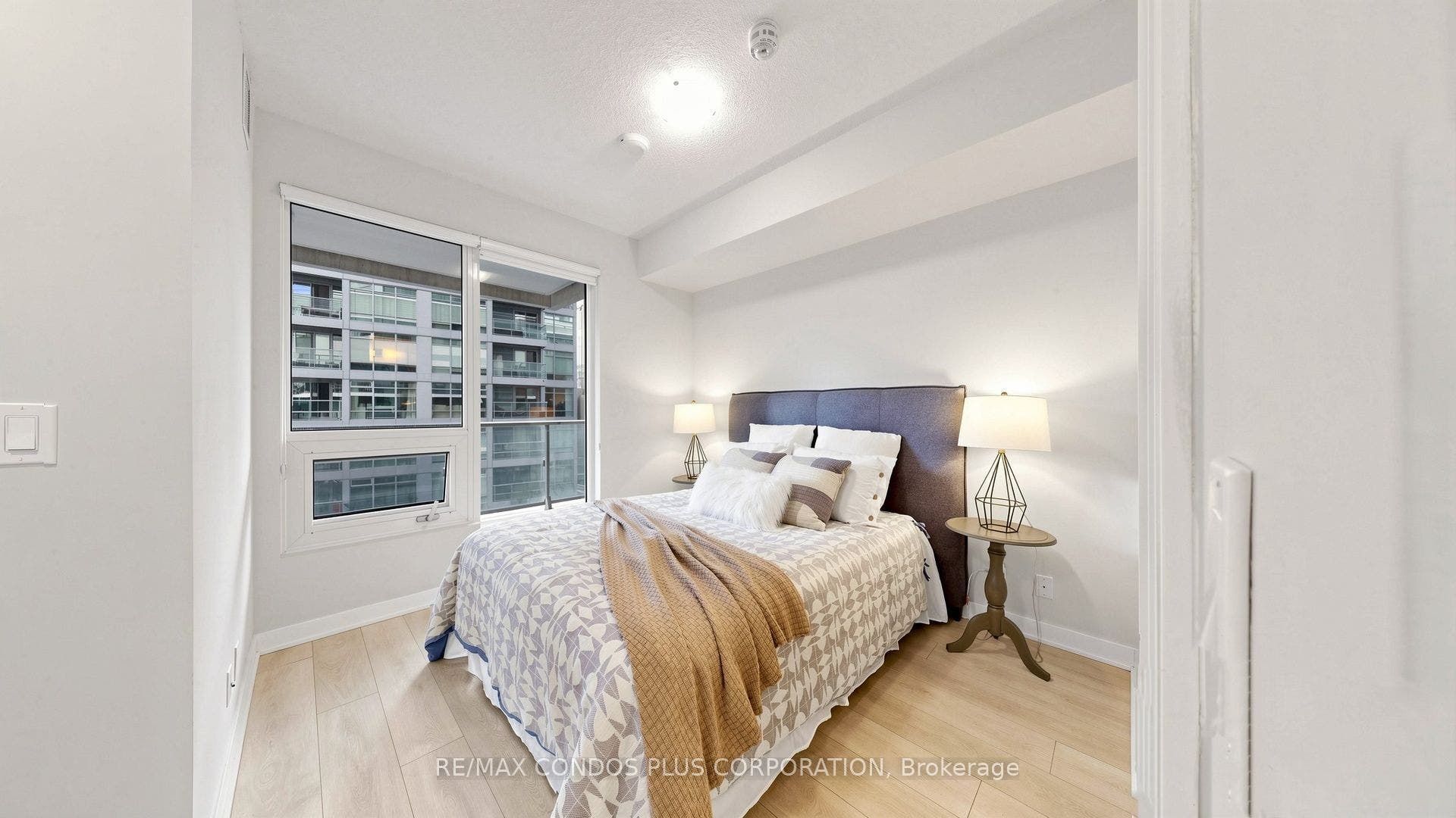 2221 Yonge Street, #506, Toronto C, Toronto ON M4S 0B8