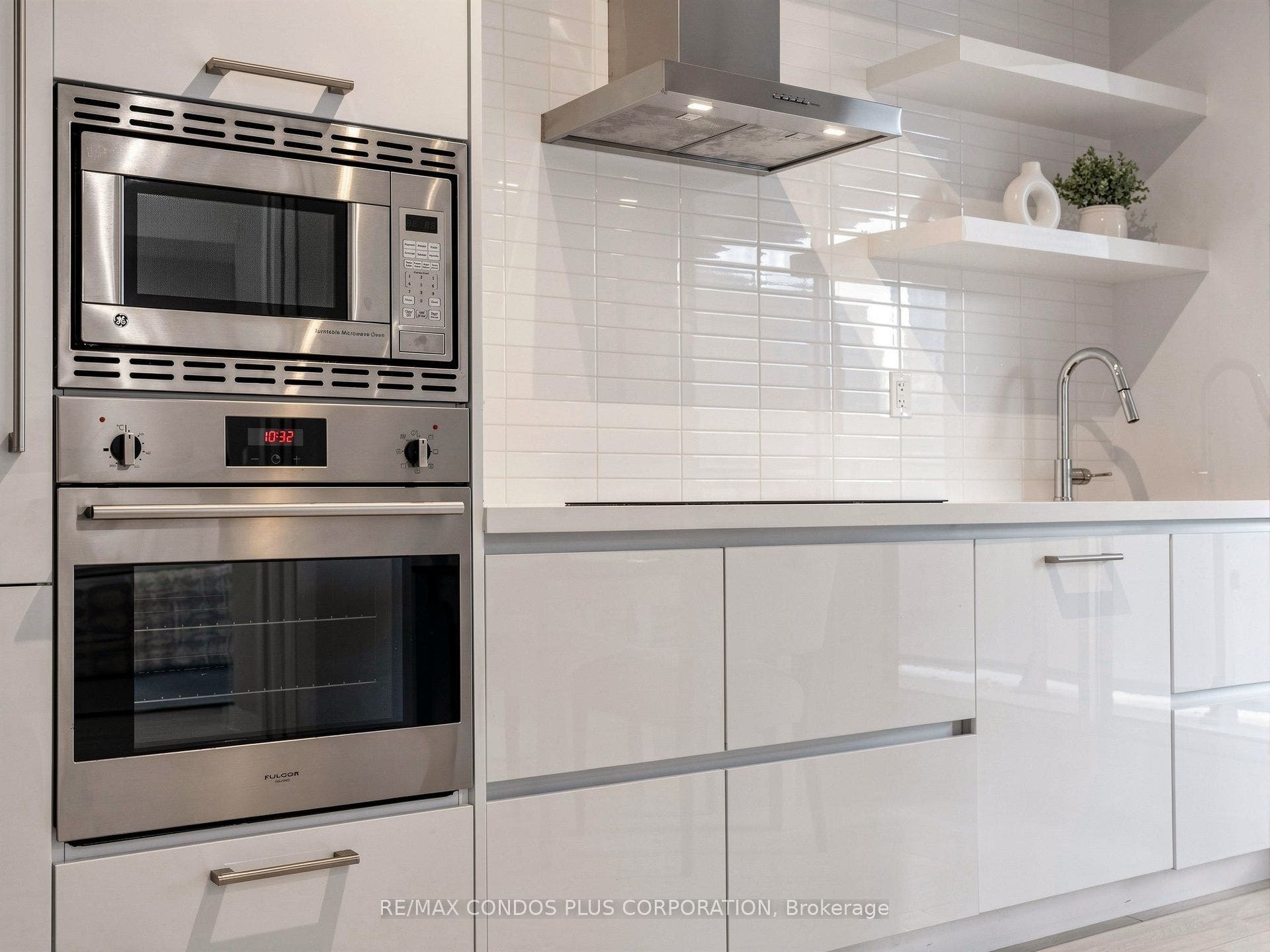 2221 Yonge Street, #506, Toronto C, Toronto ON M4S 0B8