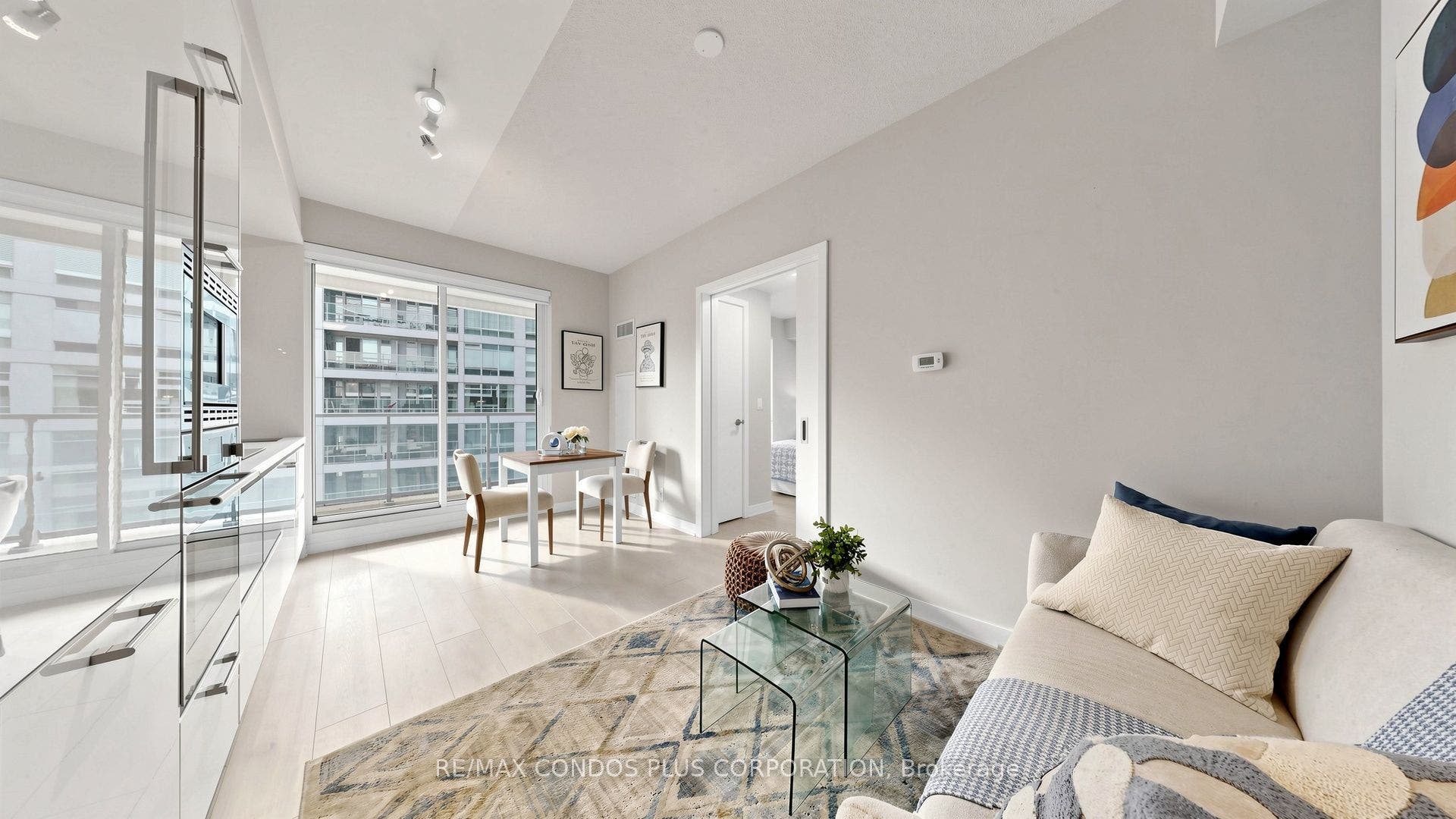 2221 Yonge Street, #506, Toronto C, Toronto ON M4S 0B8