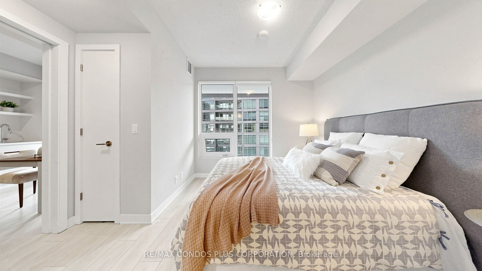 2221 Yonge Street, #506, Toronto C, Toronto ON M4S 0B8