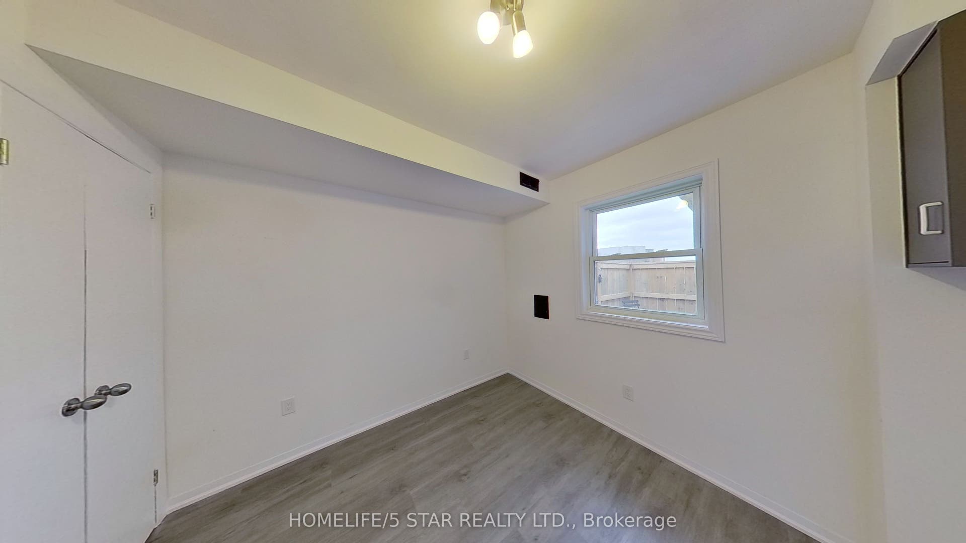 39 Humbert Street, #Apt 1, Toronto C, Toronto ON M6J 1M8 39 Humbert Street, #Apt 1, Toronto C, Toronto ON M6J 1M8