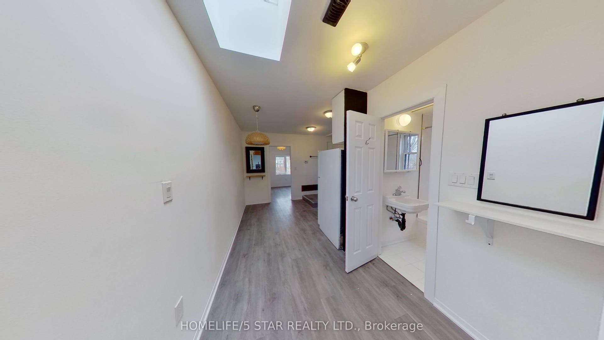 39 Humbert Street, #Apt 1, Toronto C, Toronto ON M6J 1M8 39 Humbert Street, #Apt 1, Toronto C, Toronto ON M6J 1M8