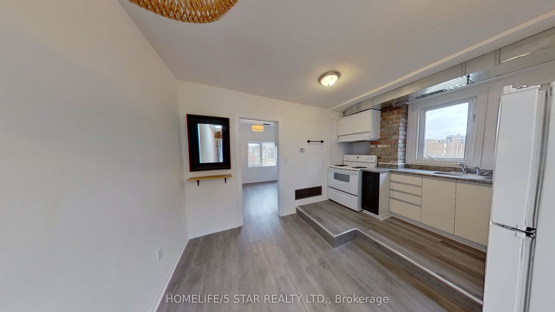 39 Humbert Street, #Apt 1, Toronto C, Toronto ON M6J 1M8 39 Humbert Street, #Apt 1, Toronto C, Toronto ON M6J 1M8