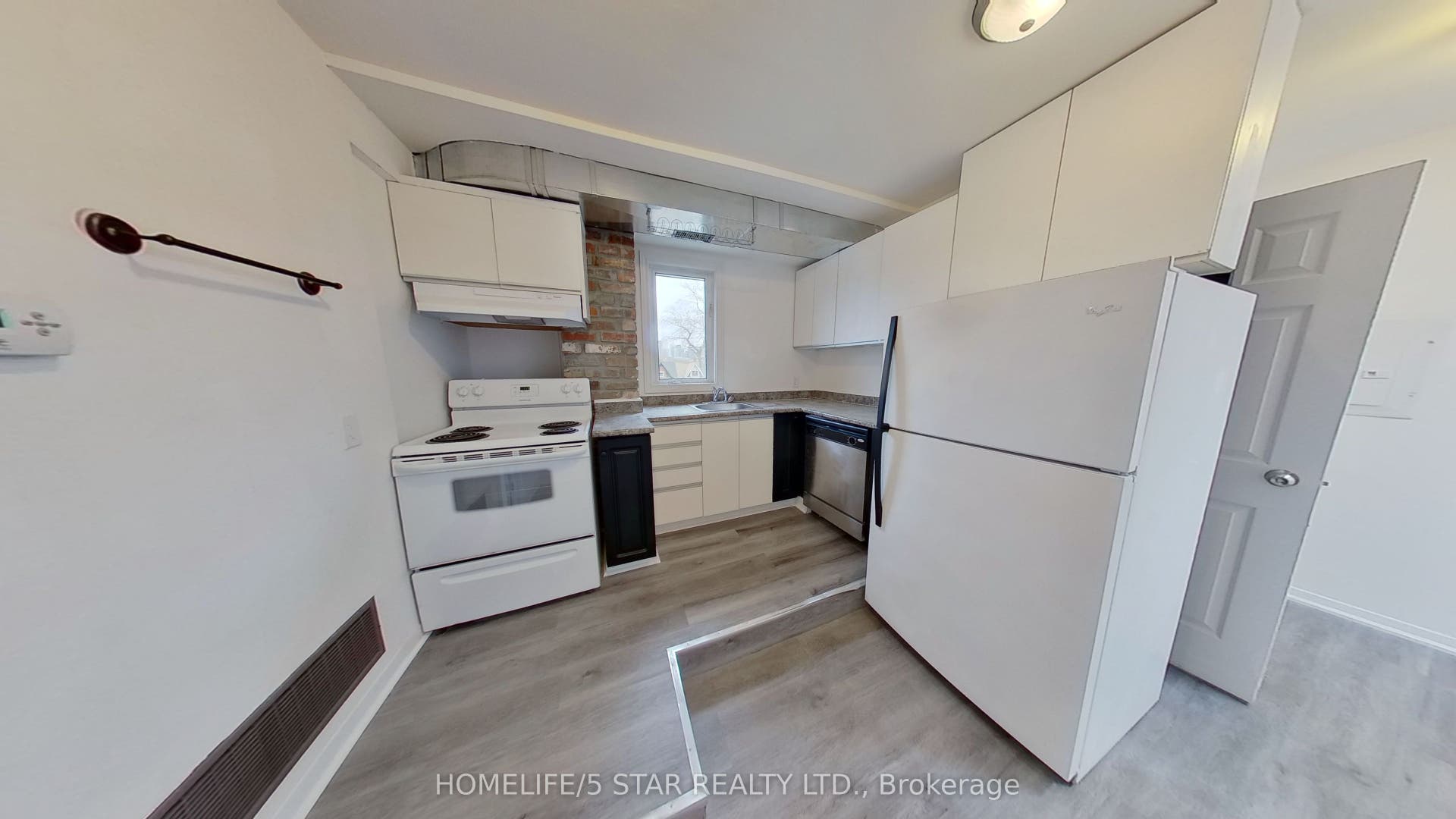 39 Humbert Street, #Apt 1, Toronto C, Toronto ON M6J 1M8 39 Humbert Street, #Apt 1, Toronto C, Toronto ON M6J 1M8