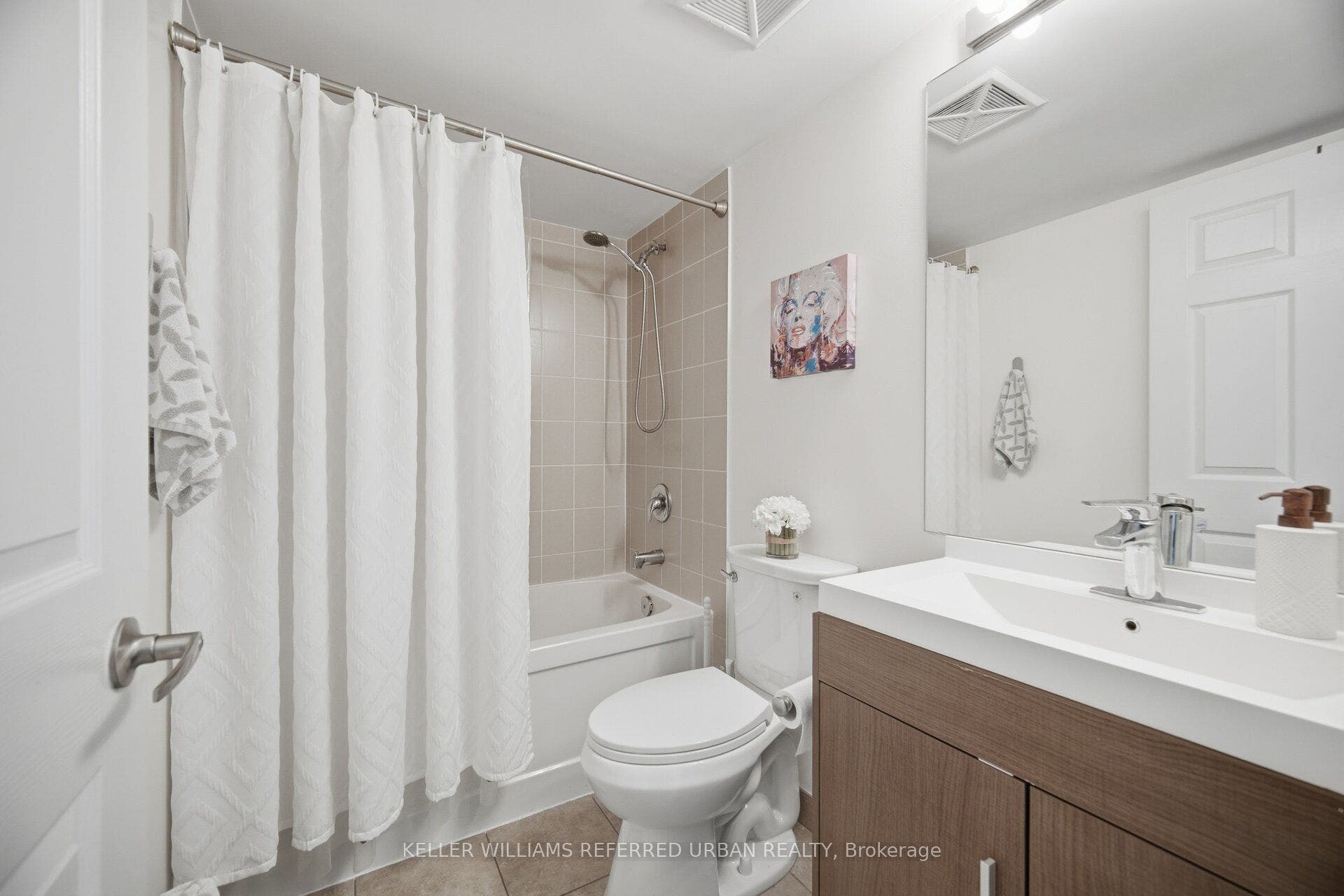 19 Grand Trunk Crescent, #3708, Toronto C01, Toronto C, Toronto ON M5J 3A3 19 Grand Trunk Crescent, #3708, Toronto C01, Toronto C, Toronto ON M5J 3A3