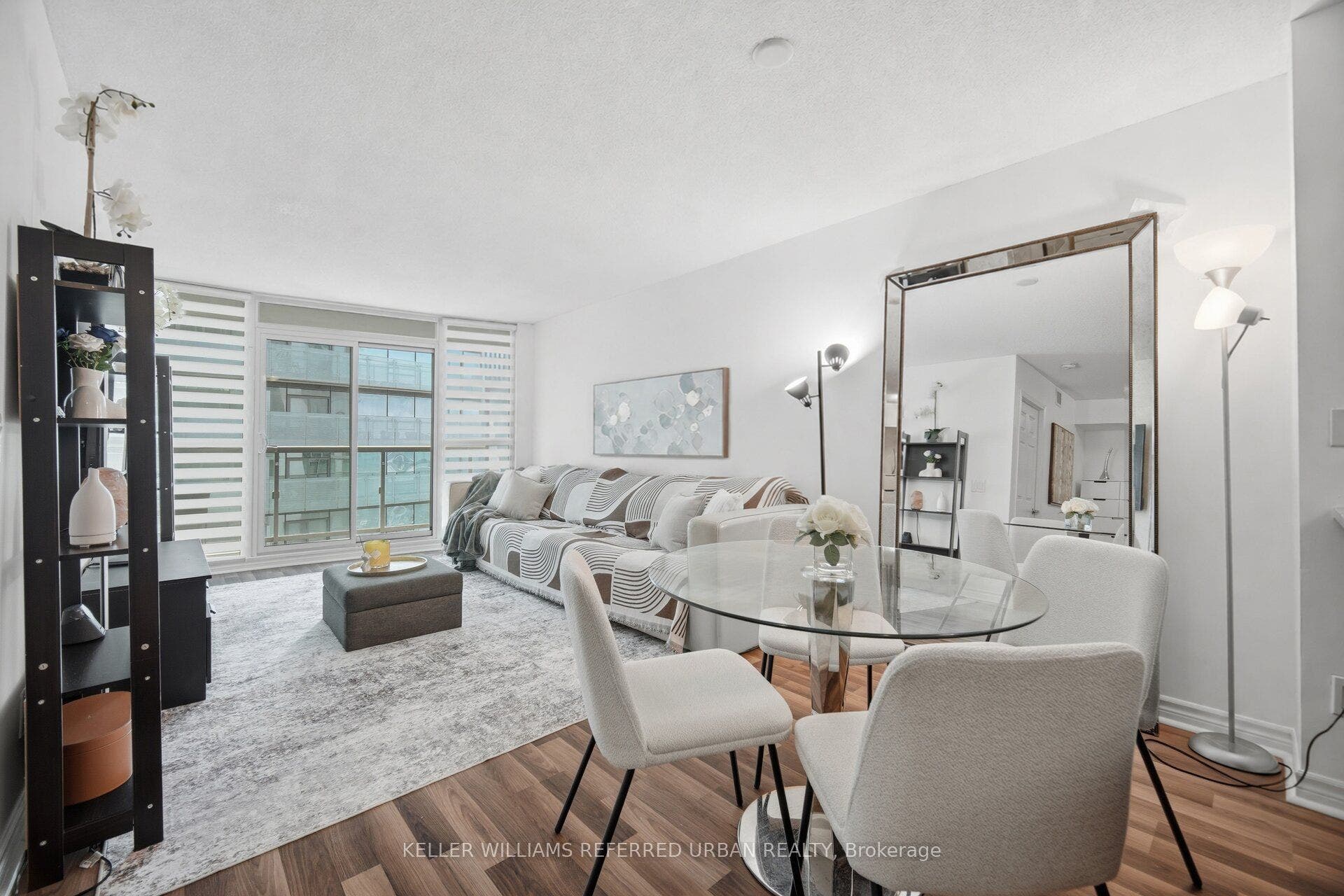 19 Grand Trunk Crescent, #3708, Toronto C01, Toronto C, Toronto ON M5J 3A3 19 Grand Trunk Crescent, #3708, Toronto C01, Toronto C, Toronto ON M5J 3A3