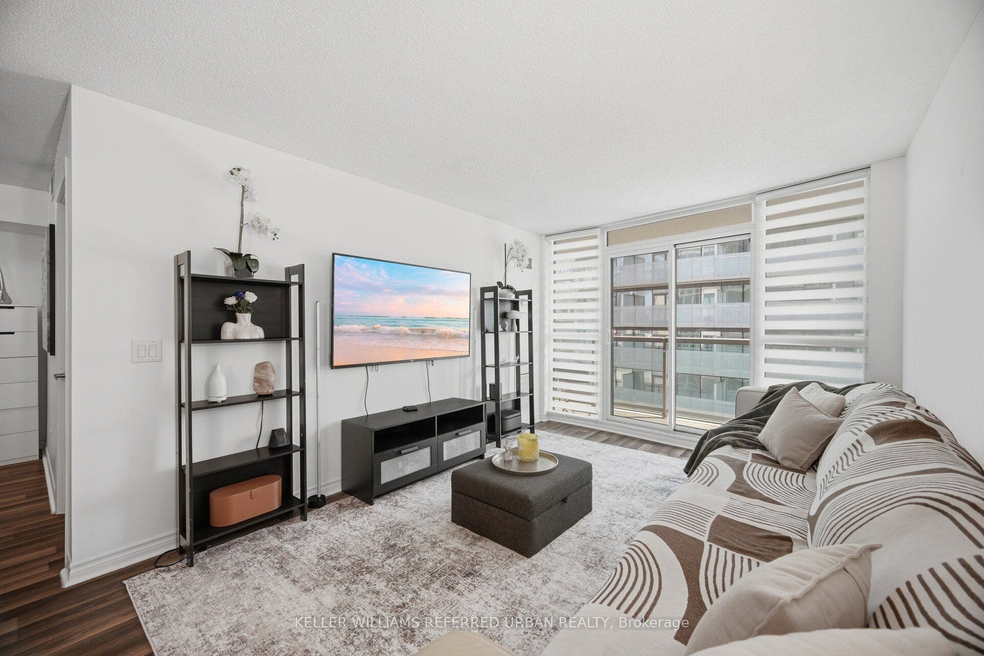 19 Grand Trunk Crescent, #3708, Toronto C01, Toronto C, Toronto ON M5J 3A3 19 Grand Trunk Crescent, #3708, Toronto C01, Toronto C, Toronto ON M5J 3A3