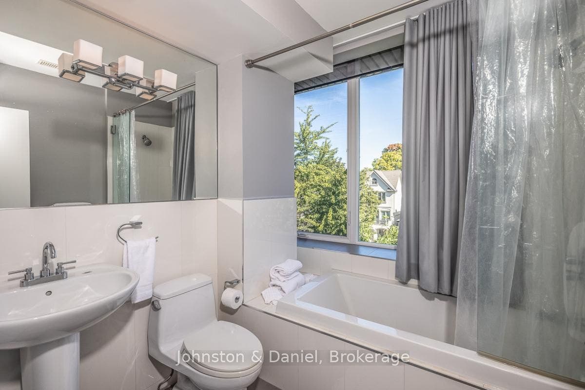 44 Standish Avenue, Toronto C, Toronto ON M4W 3B1