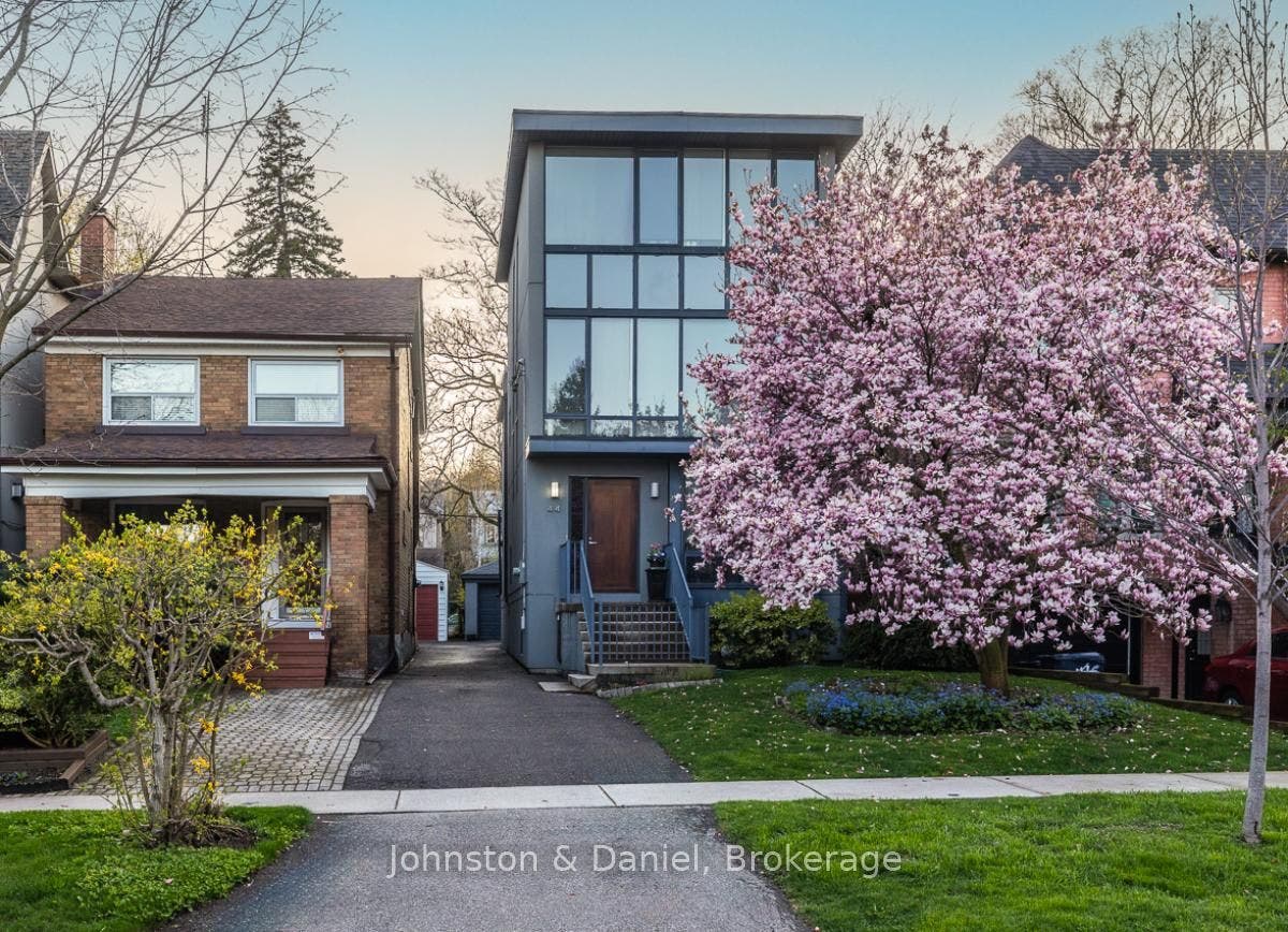 44 Standish Avenue, Toronto C, Toronto ON M4W 3B1