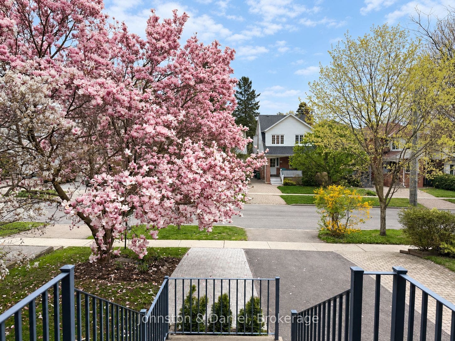 44 Standish Avenue, Toronto C, Toronto ON M4W 3B1